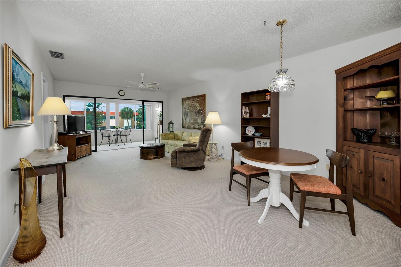Listing photo id 18 for 1750 Belleair Forest Drive C12
