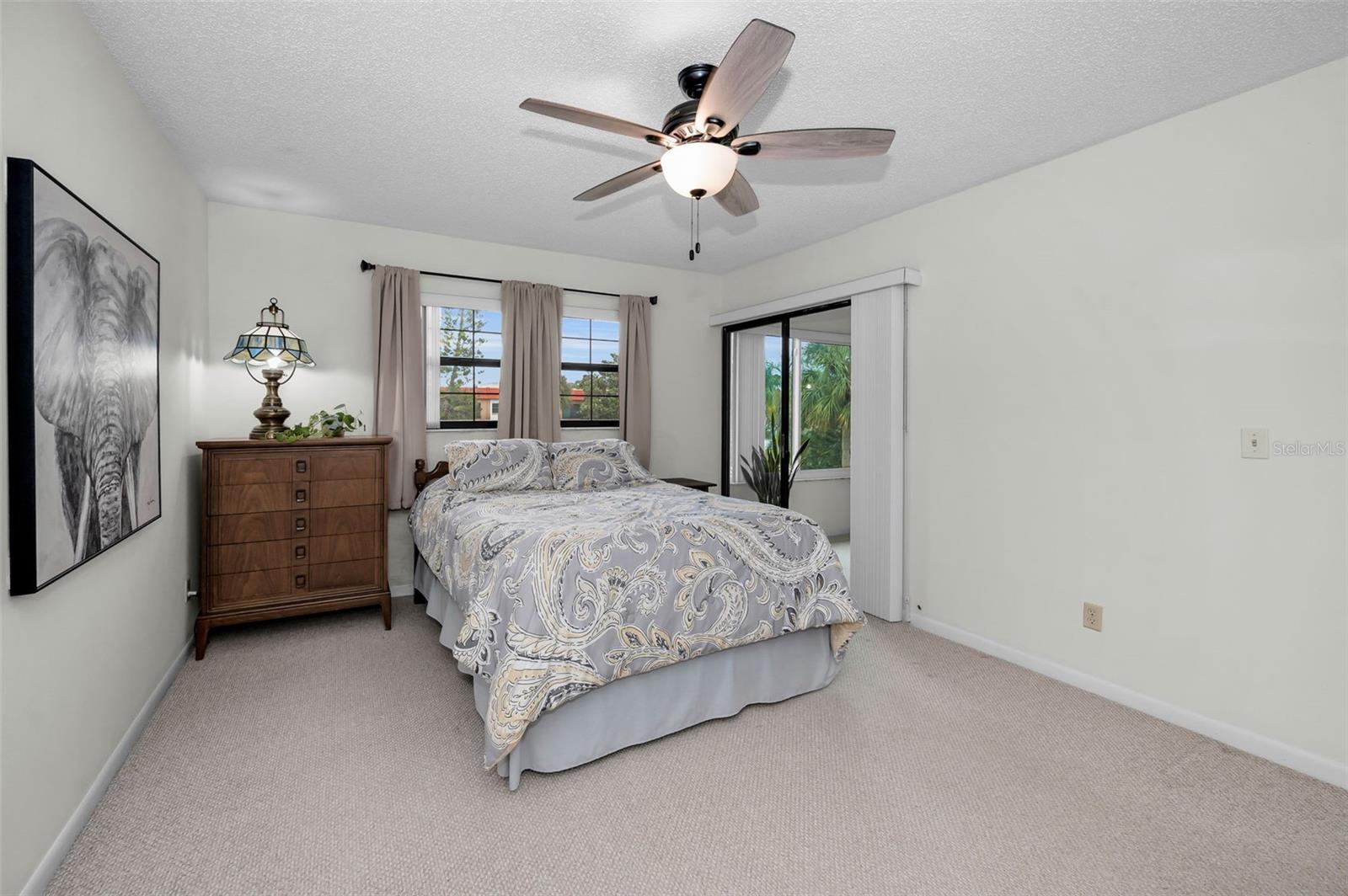 Listing photo id 23 for 1750 Belleair Forest Drive C12