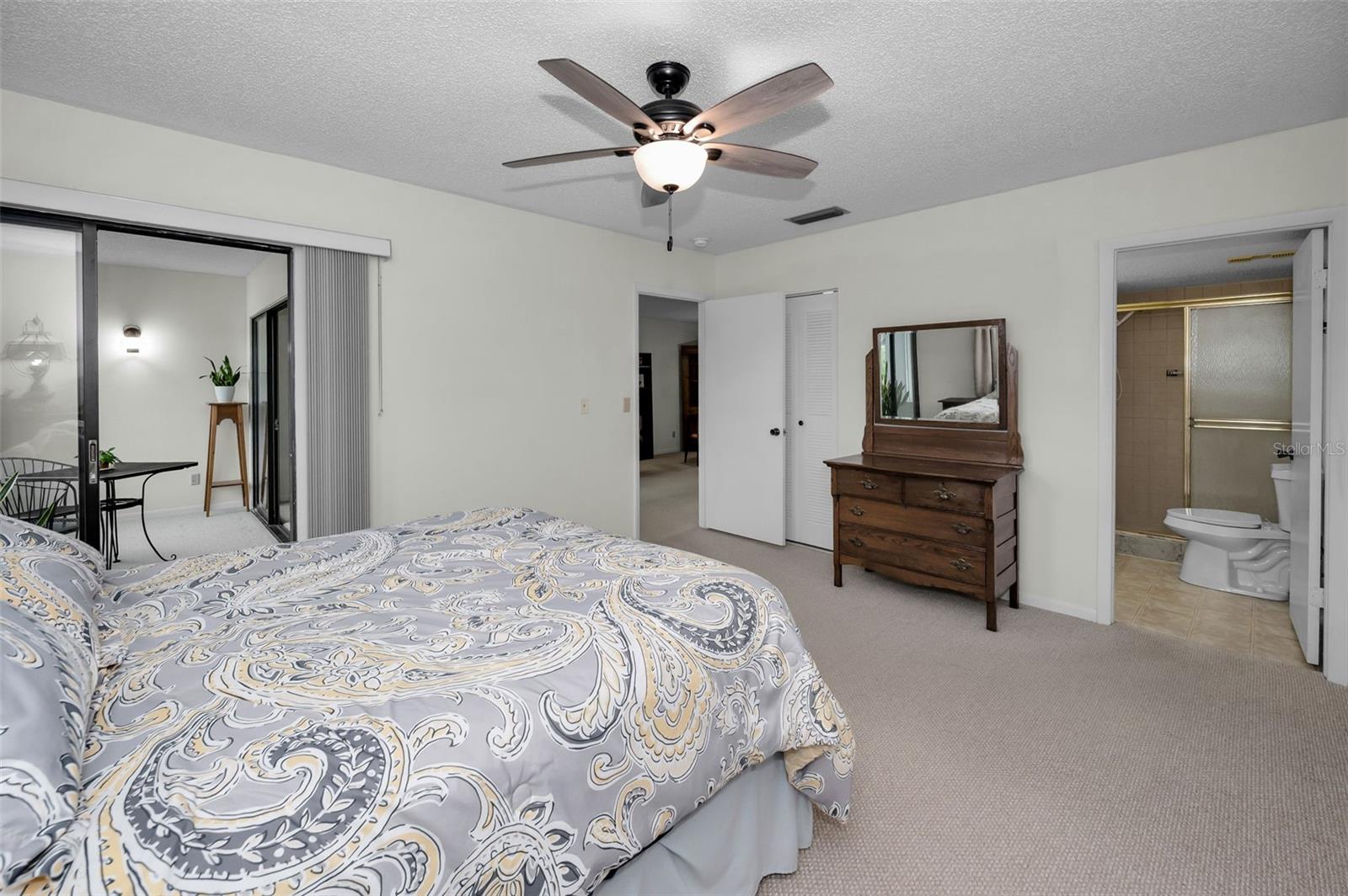 Listing photo id 24 for 1750 Belleair Forest Drive C12