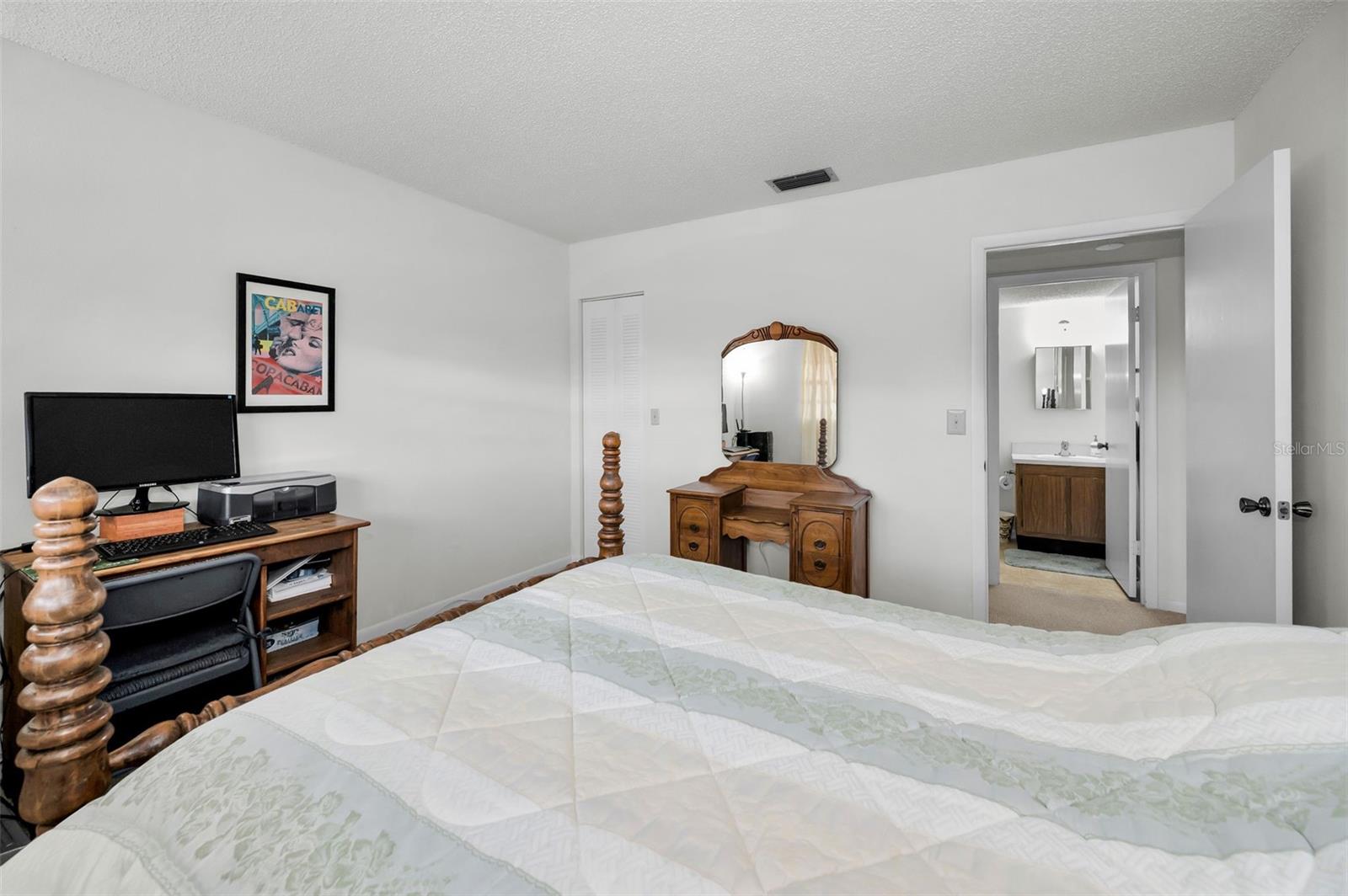 Listing photo id 29 for 1750 Belleair Forest Drive C12
