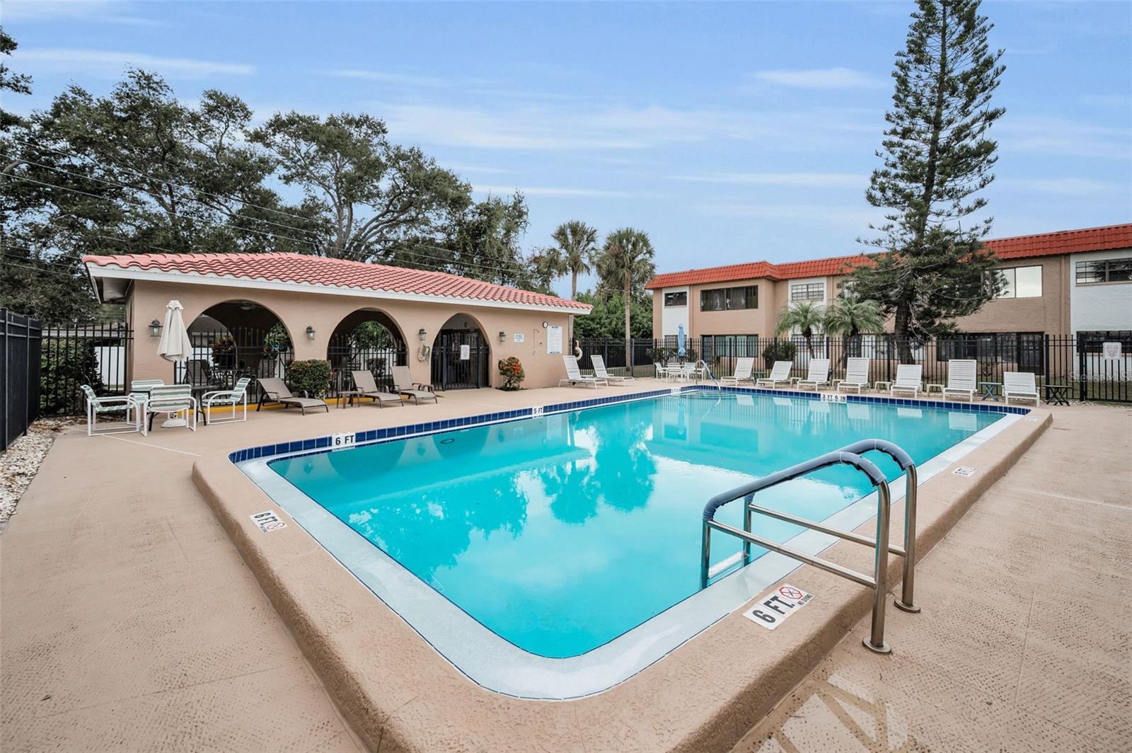 Listing photo id 35 for 1750 Belleair Forest Drive C12