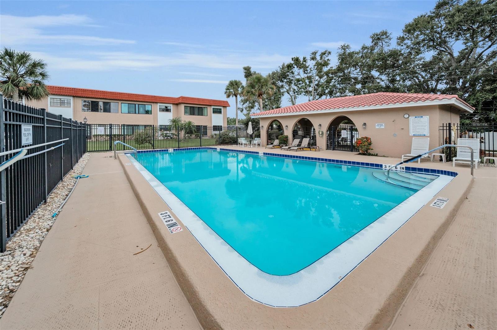 Listing photo id 36 for 1750 Belleair Forest Drive C12