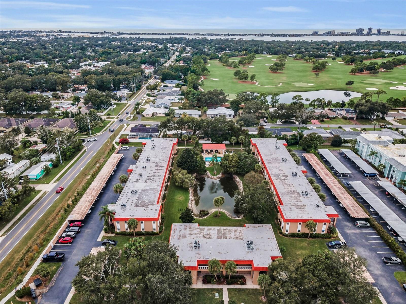 Listing photo id 2 for 1750 Belleair Forest Drive C12