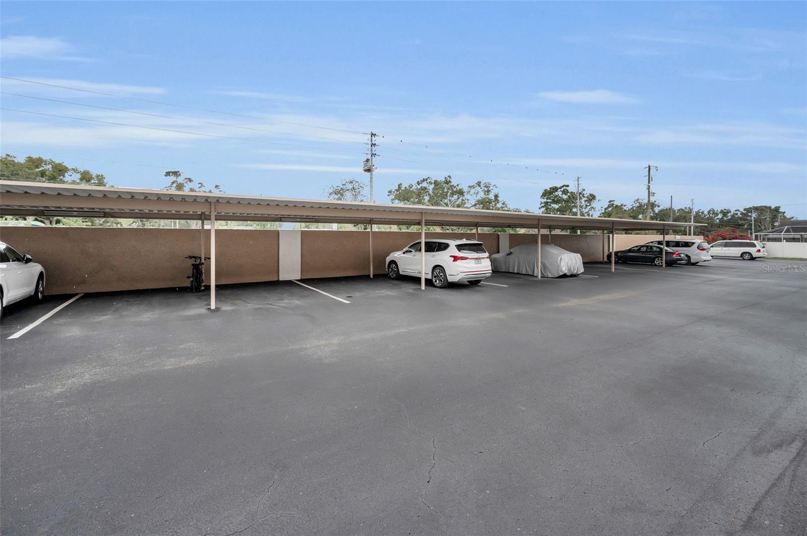 Listing photo id 41 for 1750 Belleair Forest Drive C12