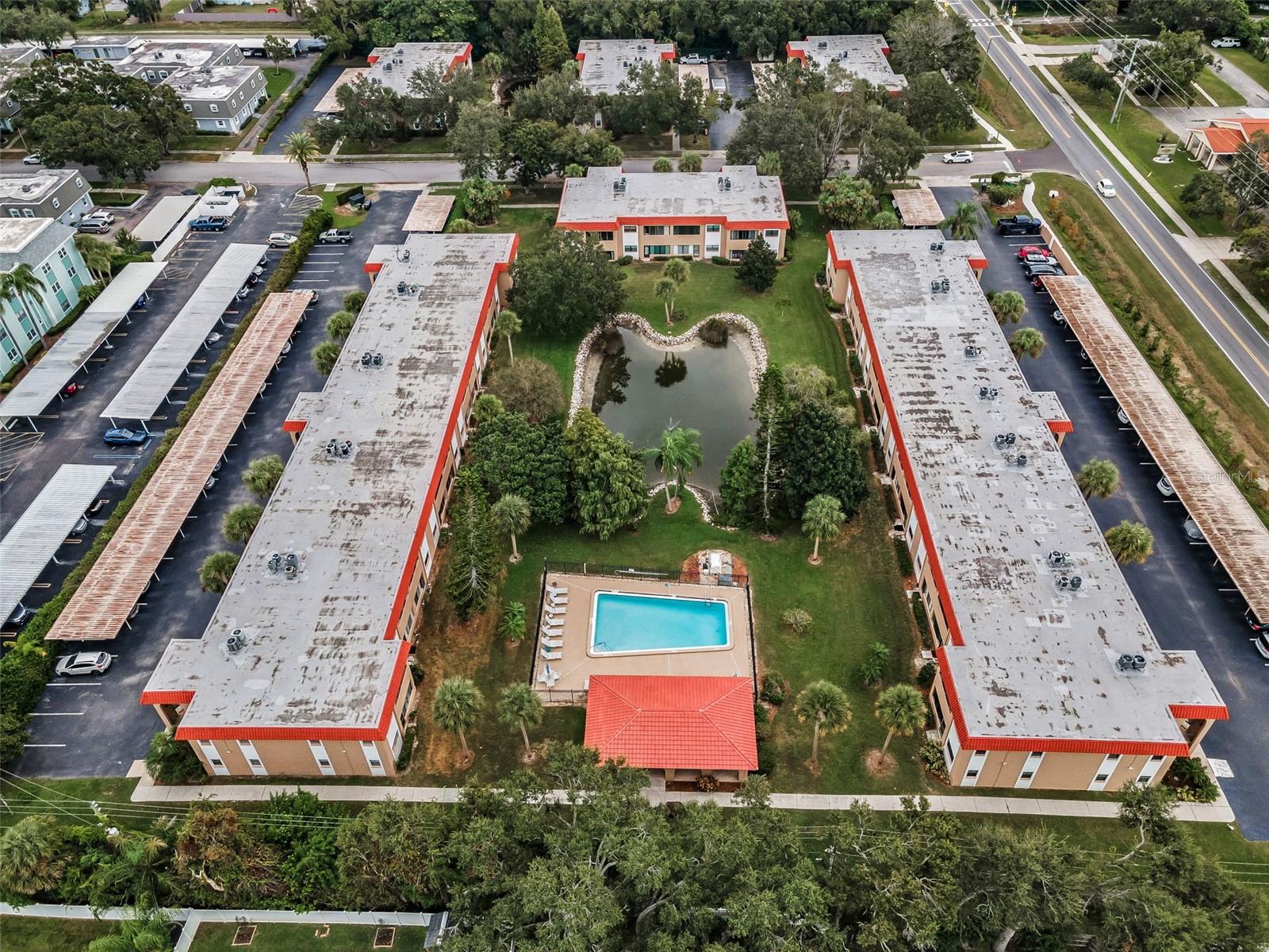 Listing photo id 4 for 1750 Belleair Forest Drive C12