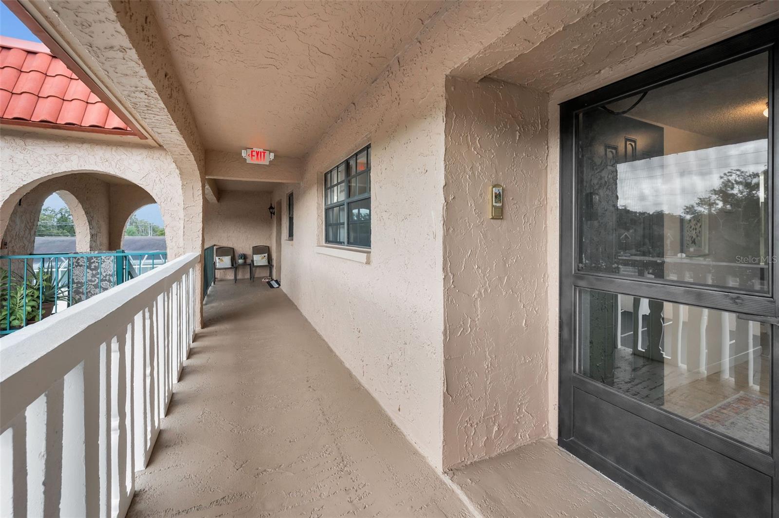 Listing photo id 5 for 1750 Belleair Forest Drive C12