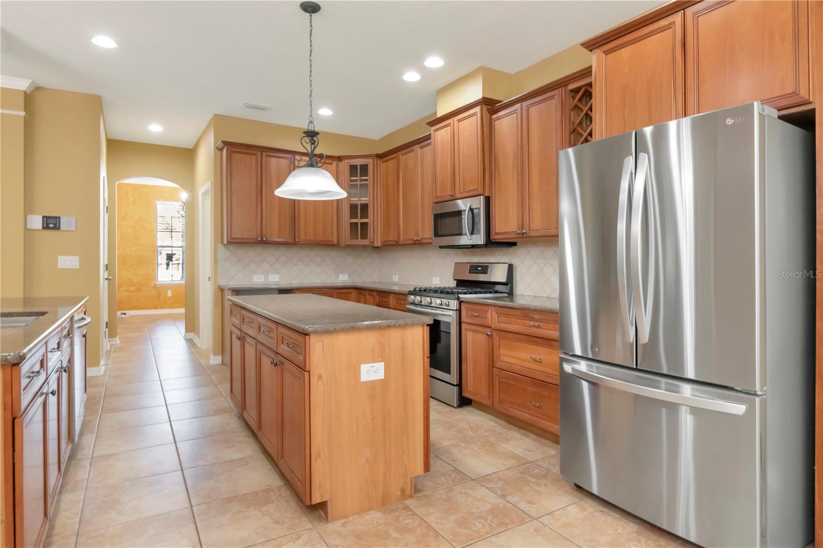 Listing photo id 15 for 16102 Colchester Palms Drive