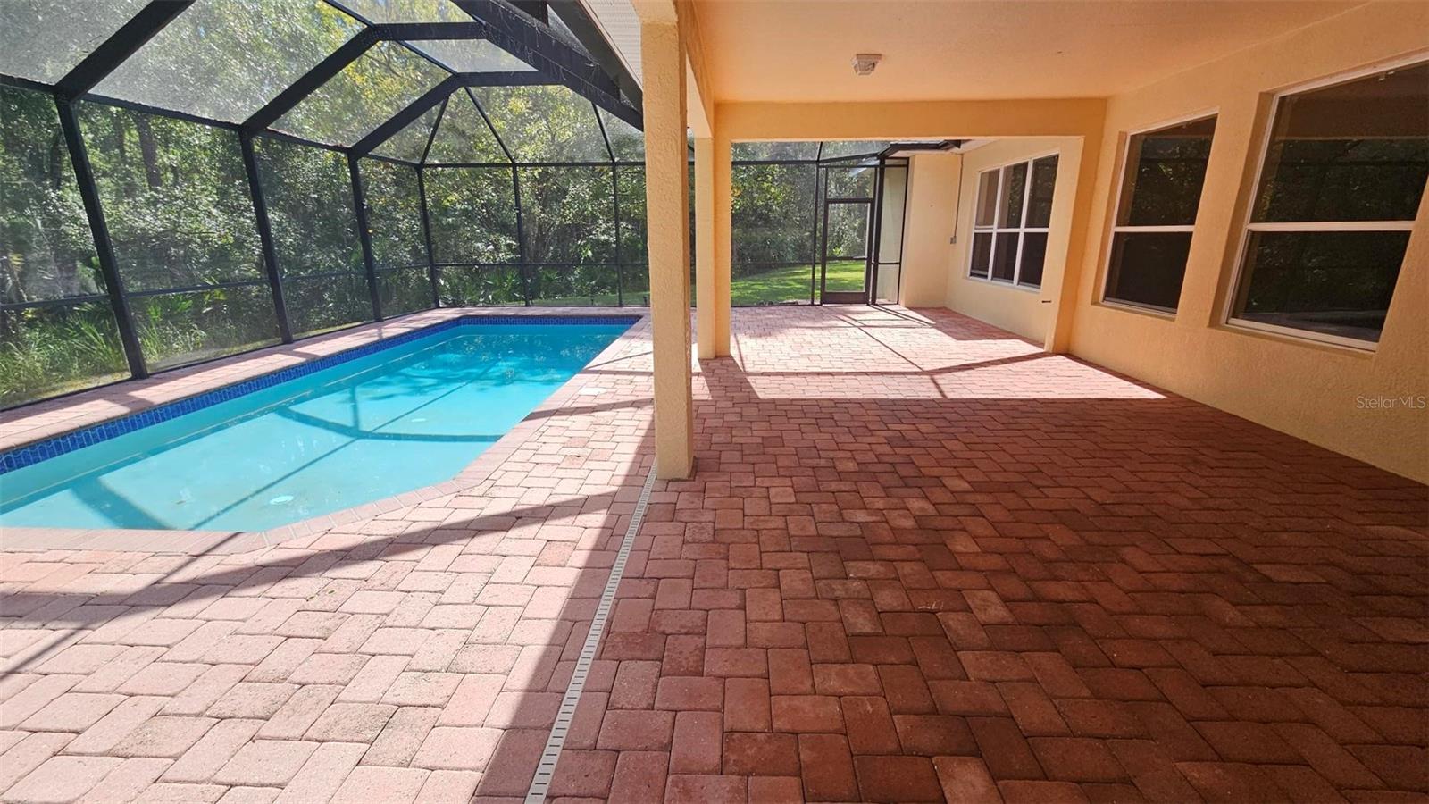 Listing photo id 24 for 16102 Colchester Palms Drive