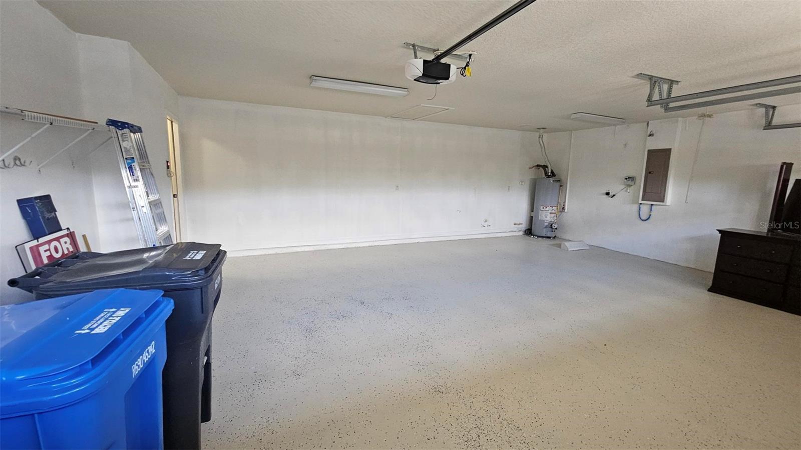 Listing photo id 28 for 16102 Colchester Palms Drive