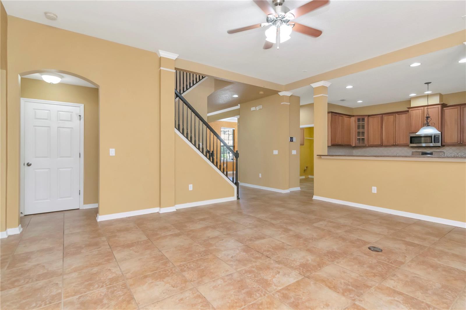 Listing photo id 2 for 16102 Colchester Palms Drive