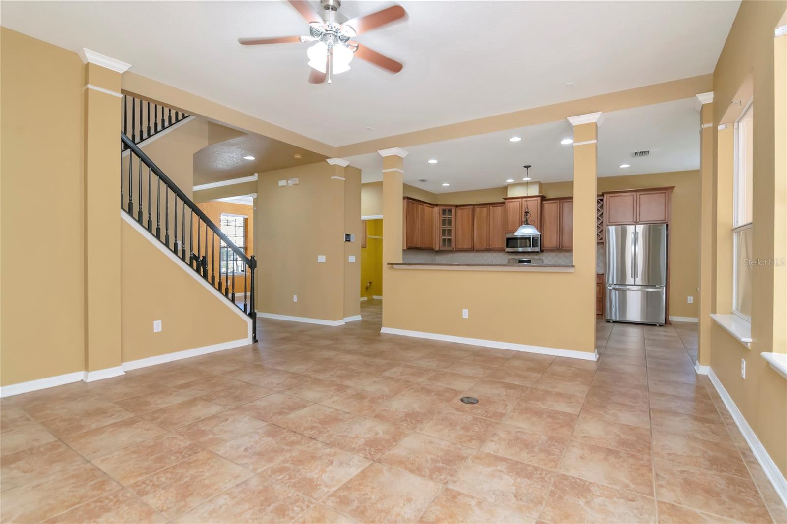 Listing photo id 3 for 16102 Colchester Palms Drive
