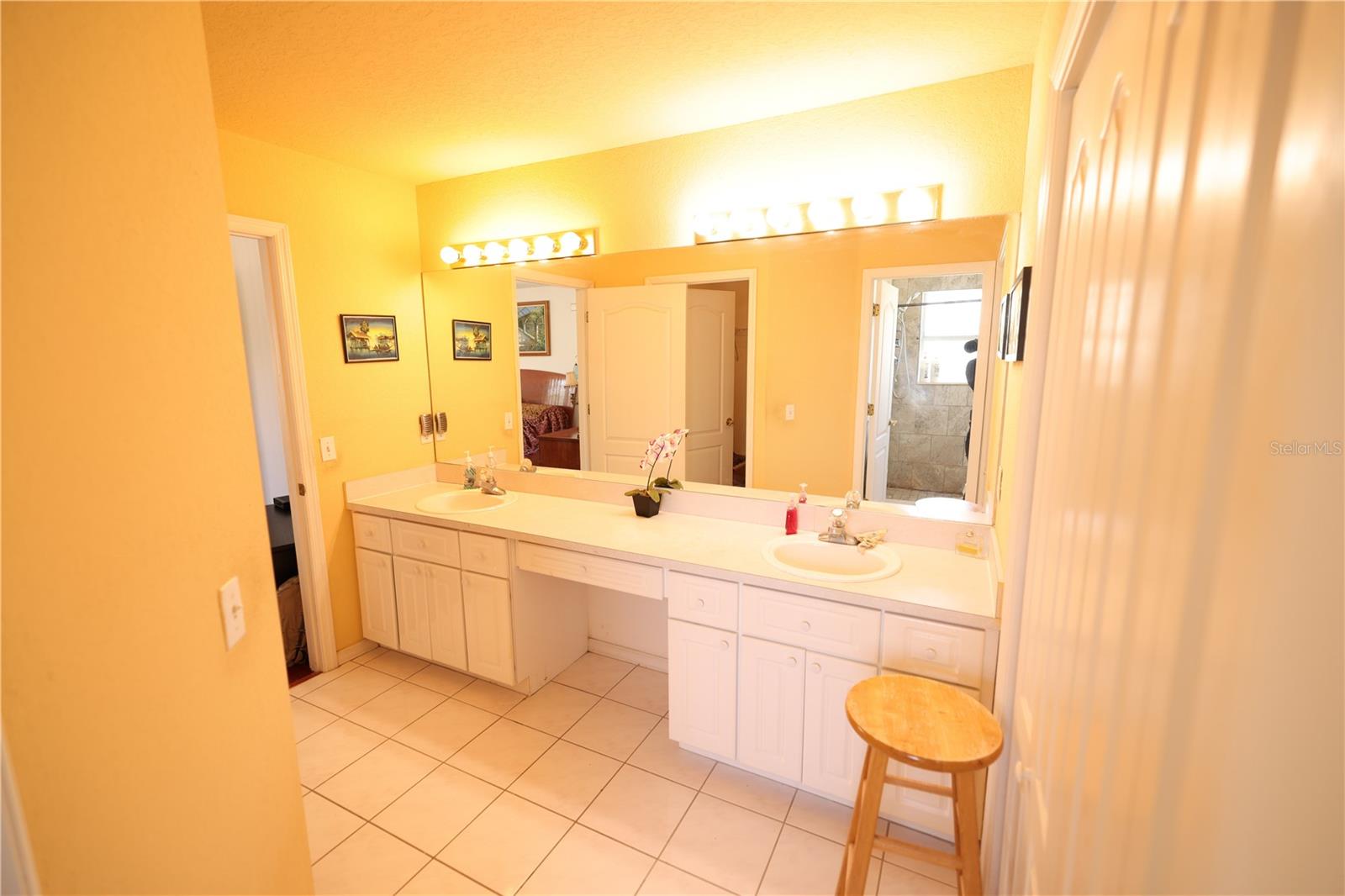 Image 13 of 31 For 7345 Brightwaters Court