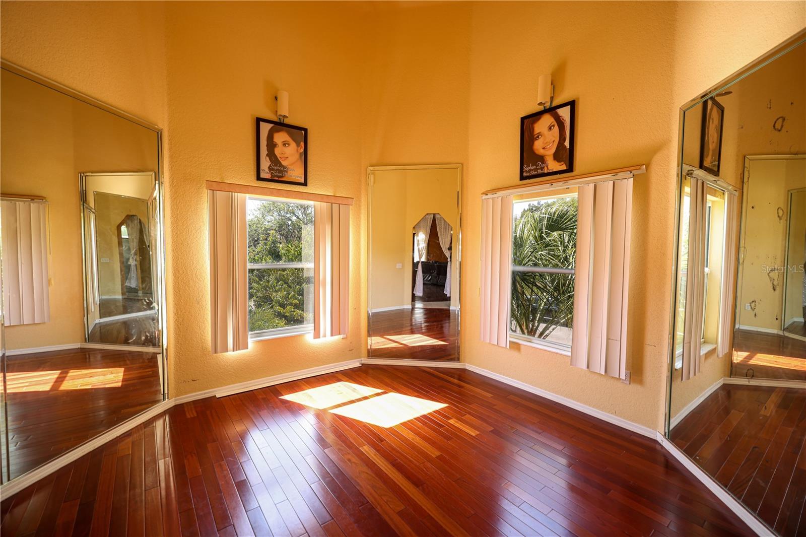 Image 24 of 31 For 7345 Brightwaters Court