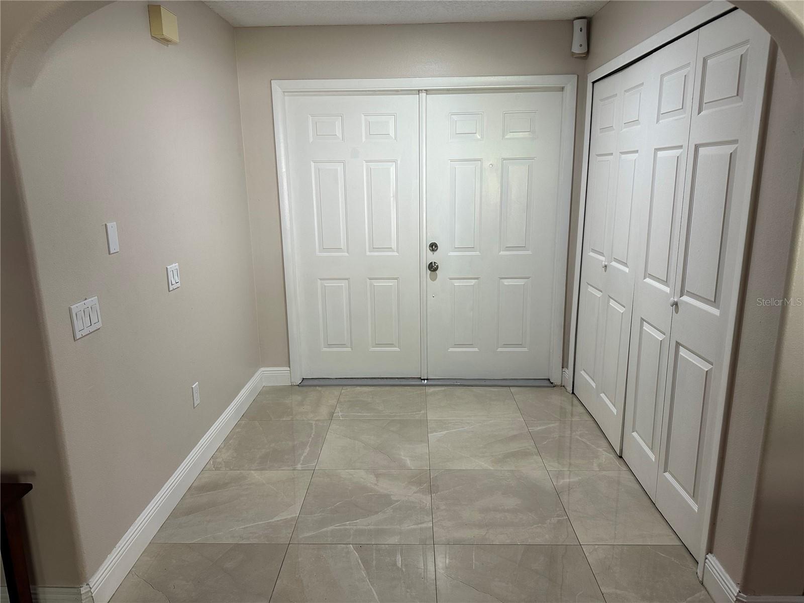 Image 14 of 23 For 6103 Crystal View Drive