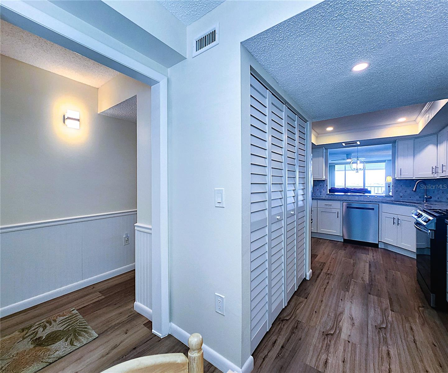 Image 18 of 59 For 6060 Shore Boulevard S 903