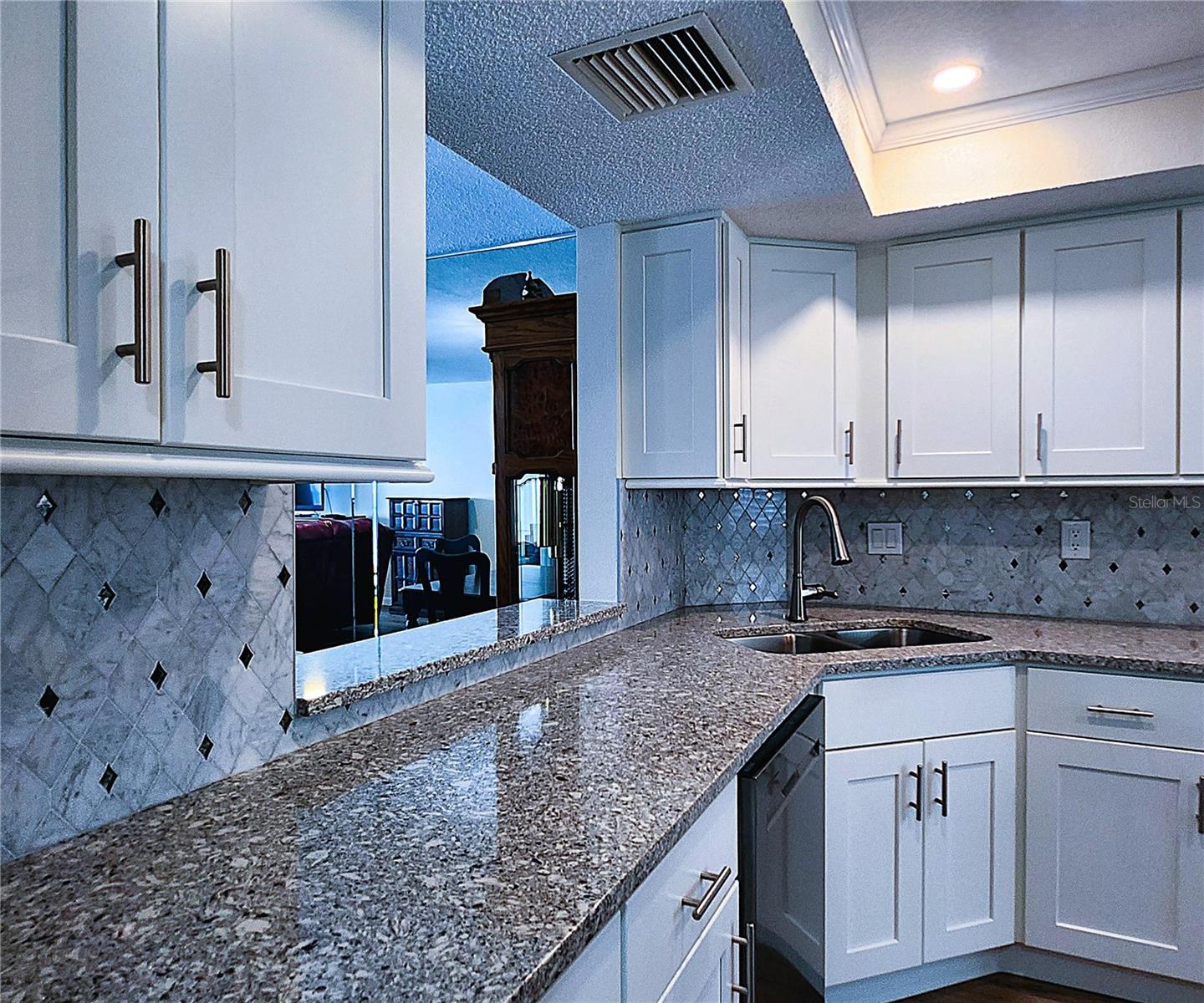 Image 24 of 59 For 6060 Shore Boulevard S 903