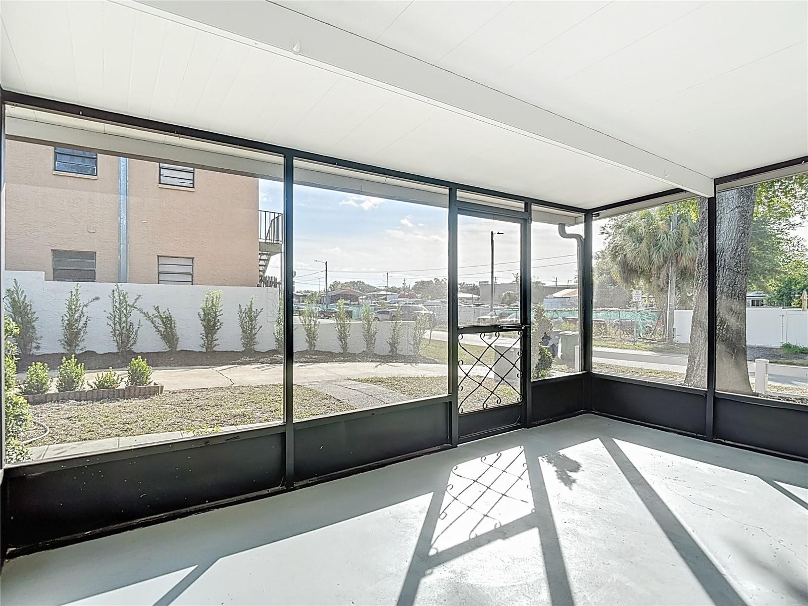 Image 33 of 38 For 718 Belt Court