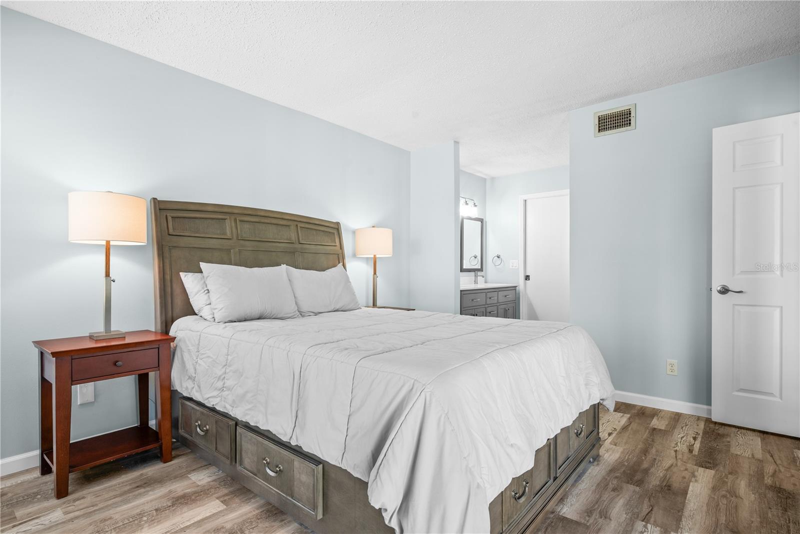 Image 21 of 34 For 14130 Rosemary Lane 5209