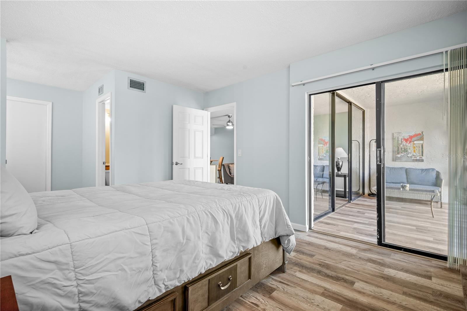 Image 22 of 34 For 14130 Rosemary Lane 5209