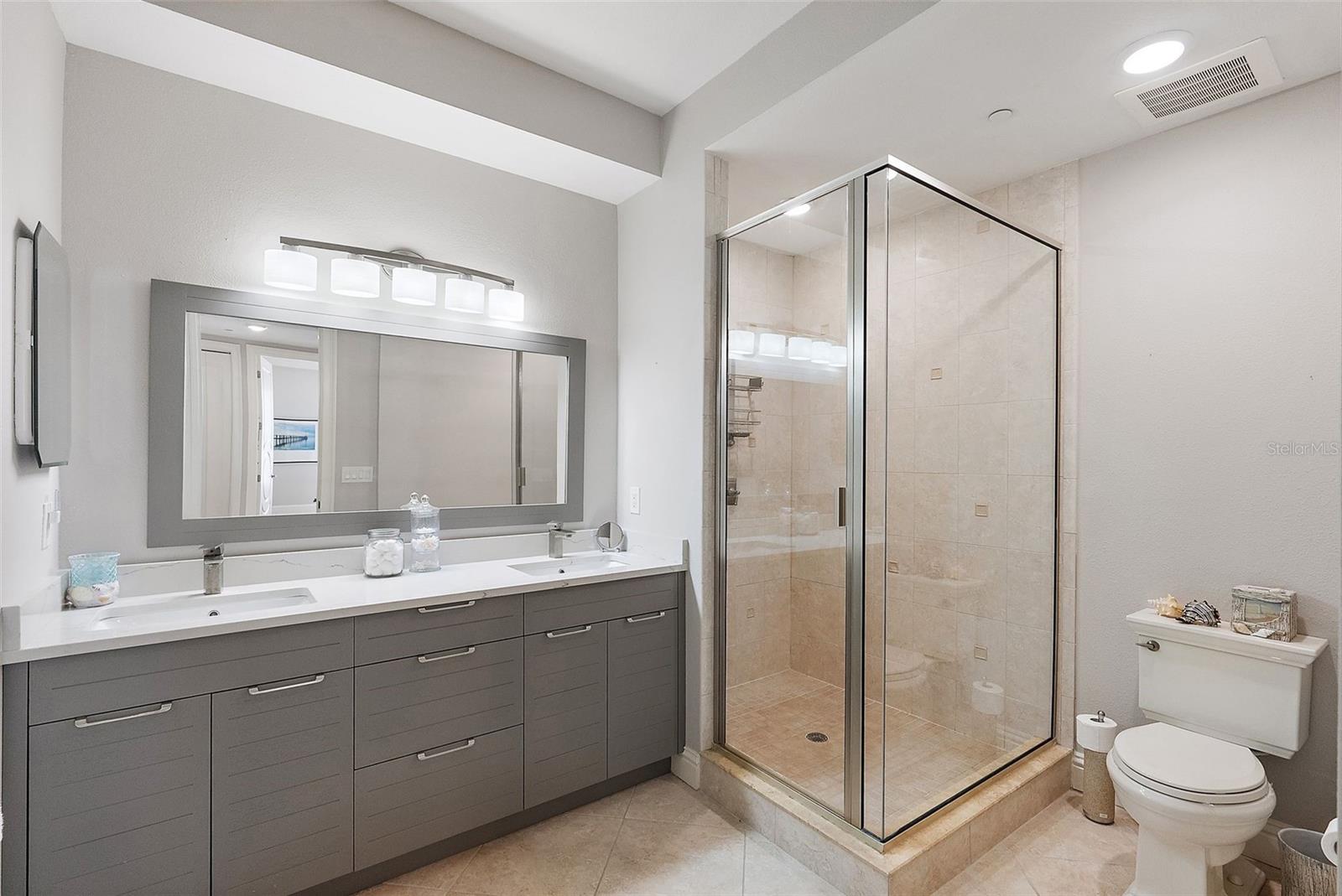 Image 44 of 78 For 13630 Gulf Boulevard 700c