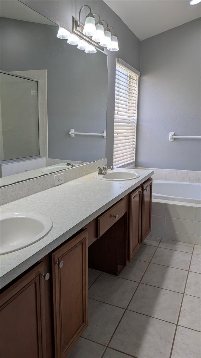 Image 18 of 27 For 14626 Corkwood Drive