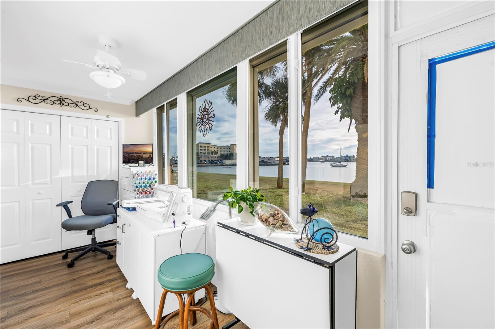 Image 21 of 73 For 4525 Cove Circle 102