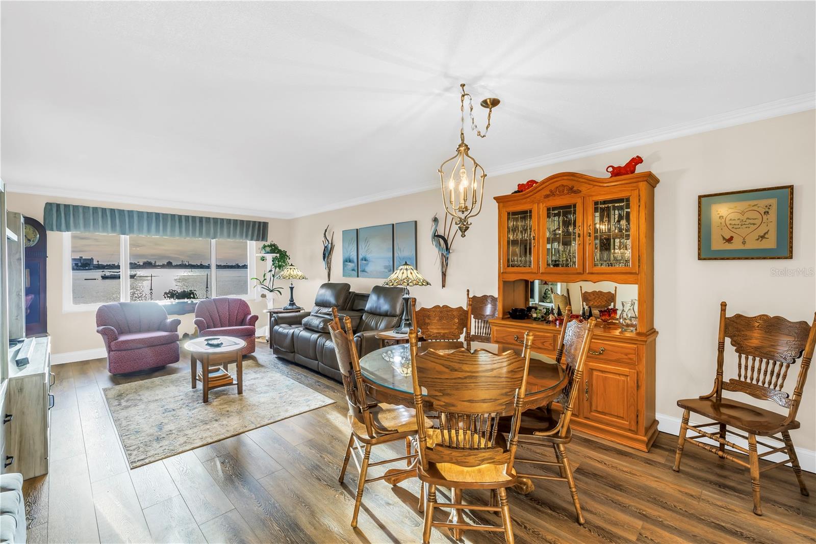 Image 27 of 73 For 4525 Cove Circle 102