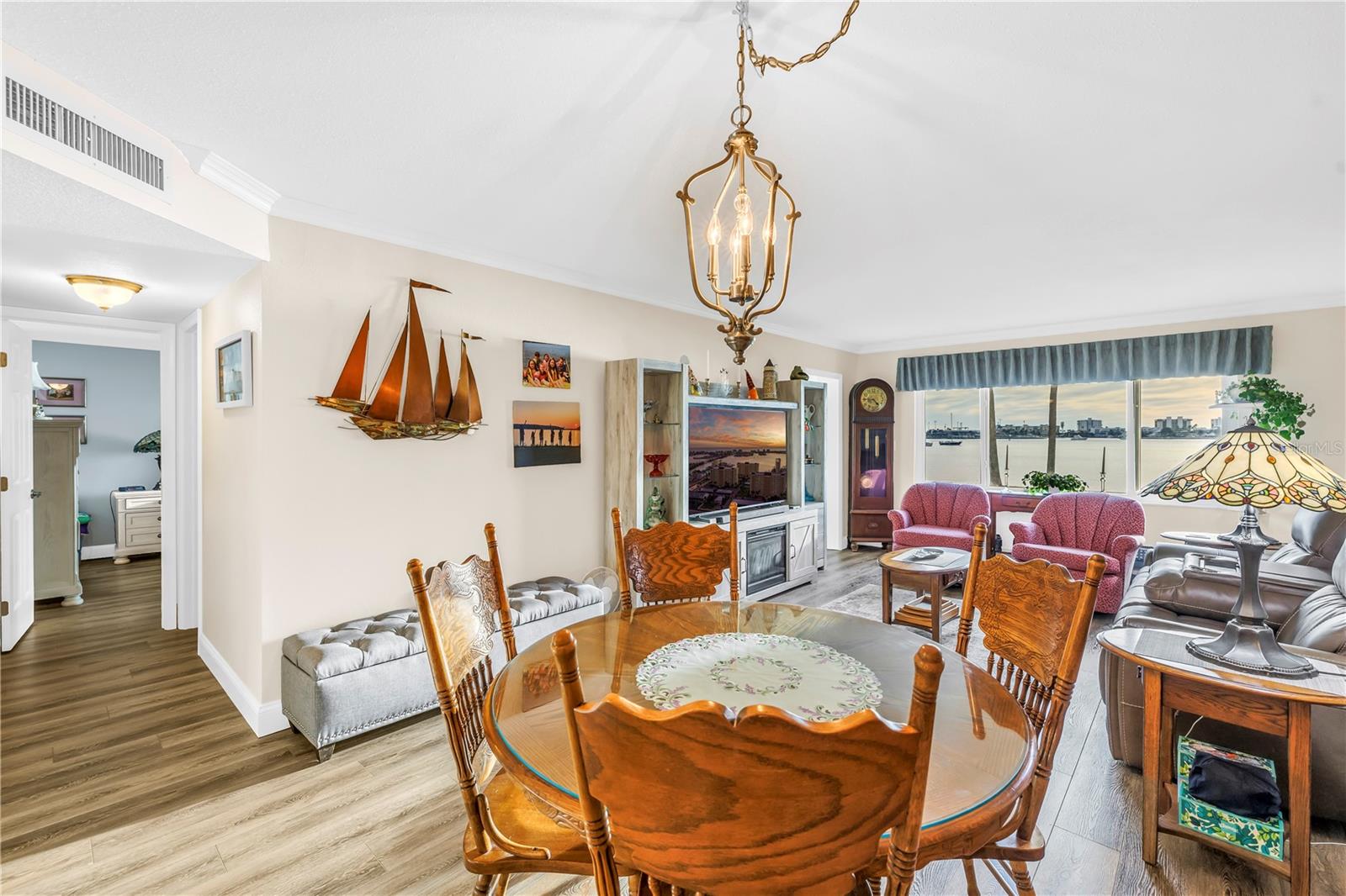 Image 28 of 73 For 4525 Cove Circle 102