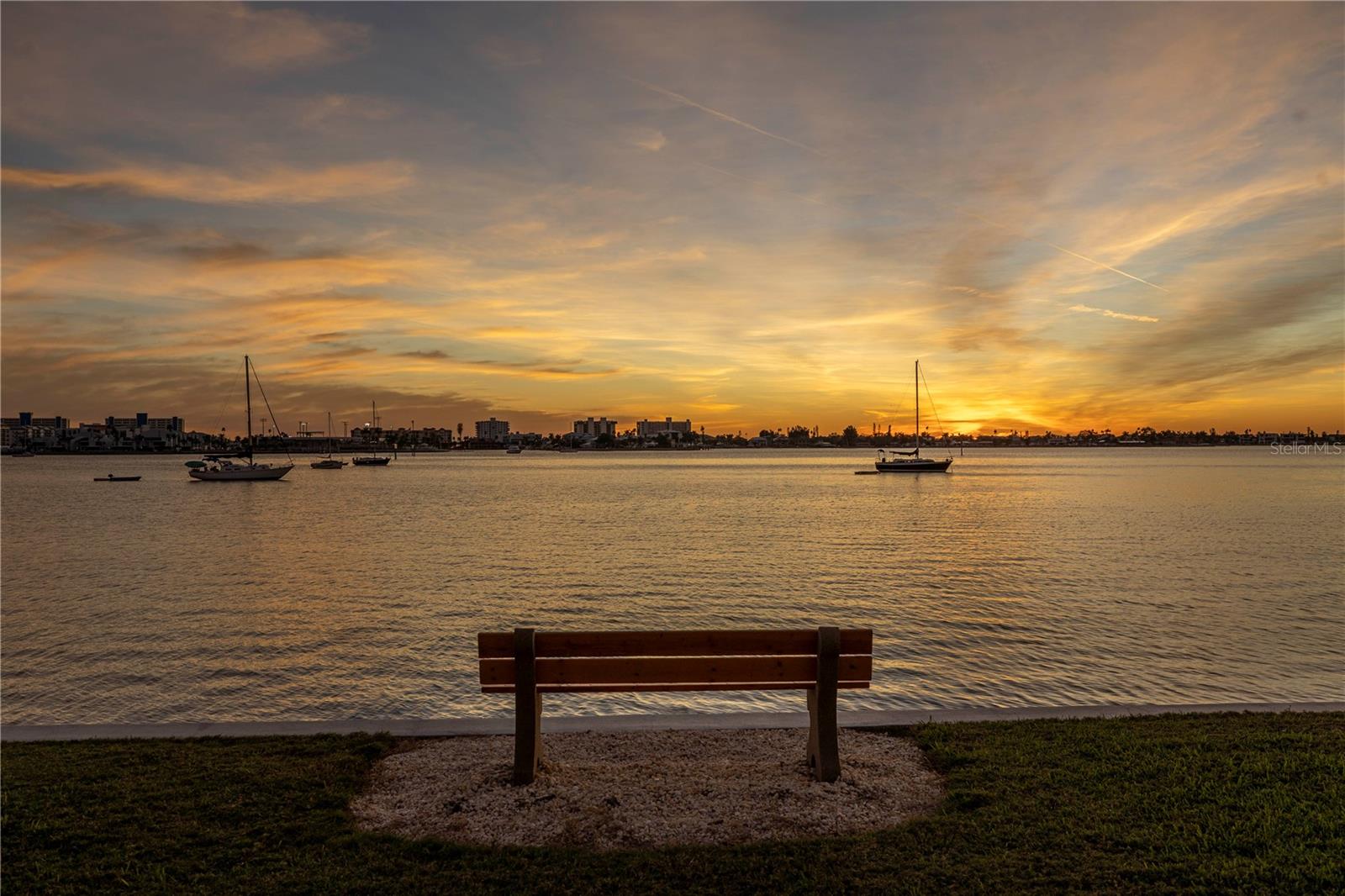 Image 3 of 73 For 4525 Cove Circle 102