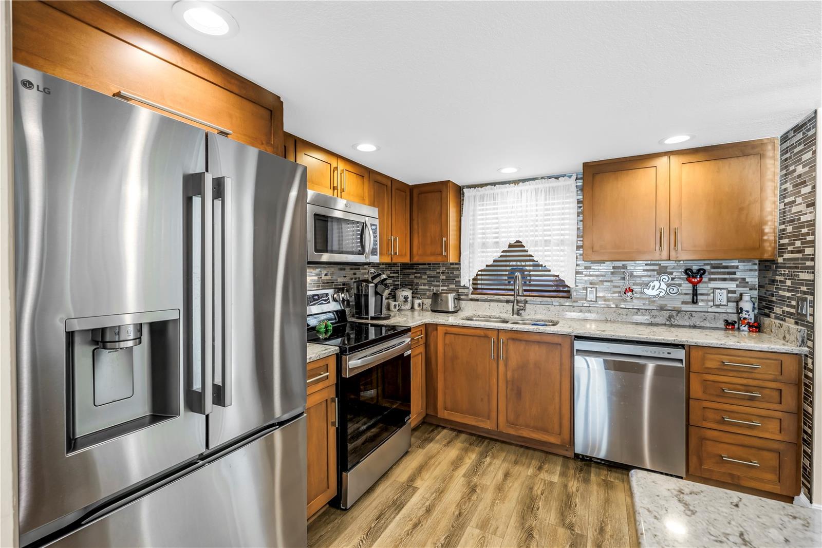 Image 5 of 73 For 4525 Cove Circle 102