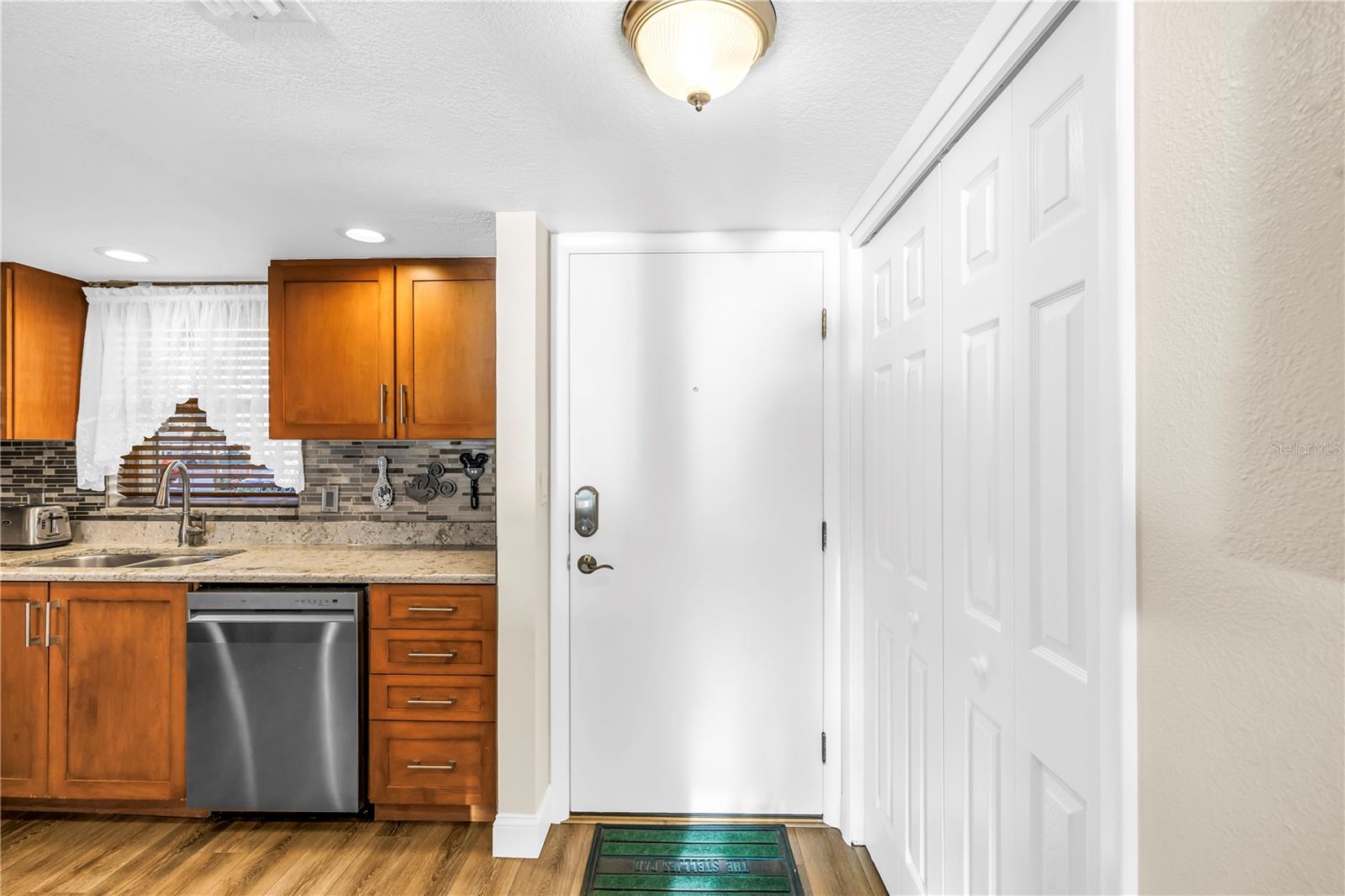 Image 9 of 73 For 4525 Cove Circle 102