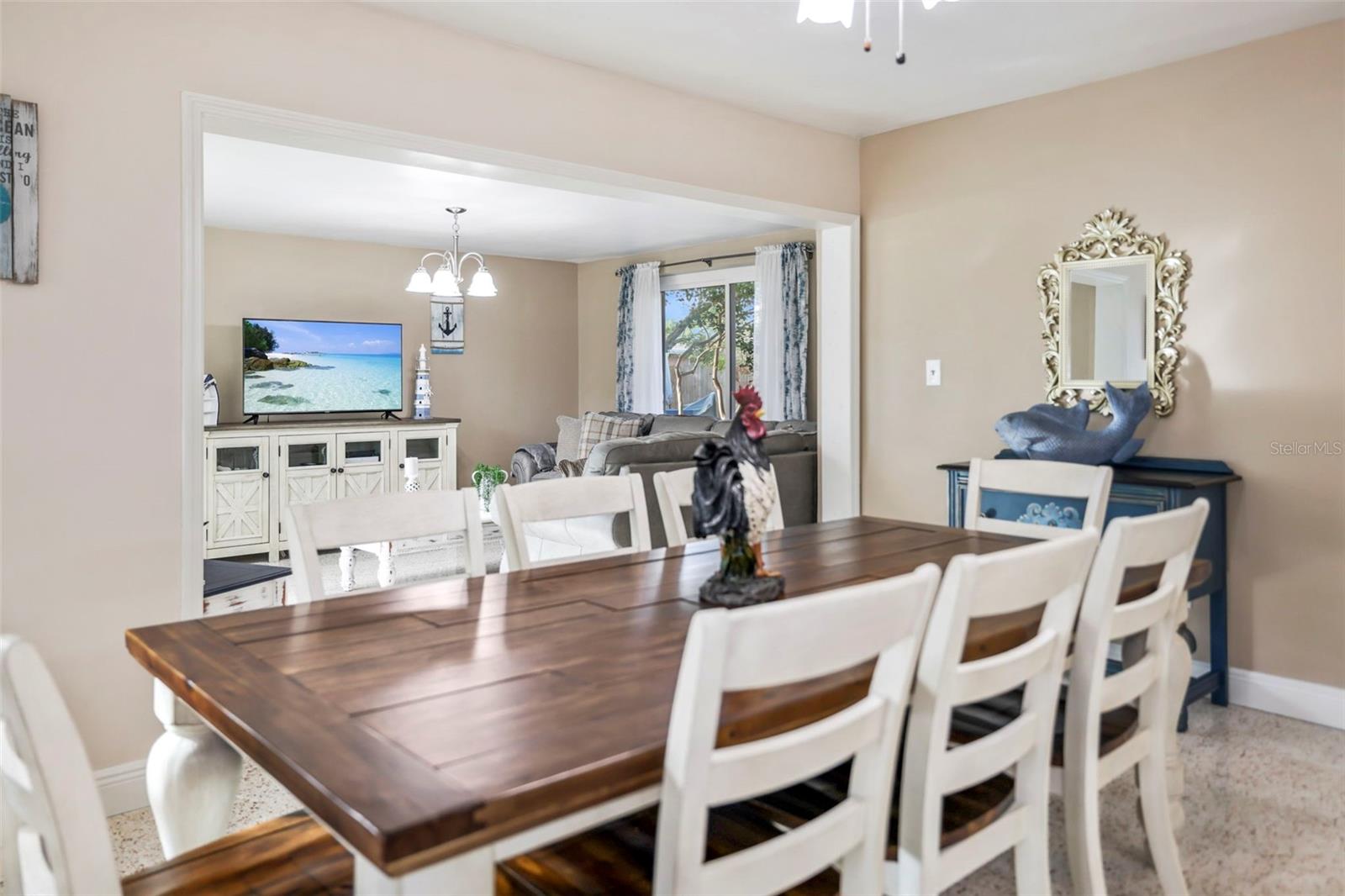 Image 10 of 80 For 560 Baywood Drive S