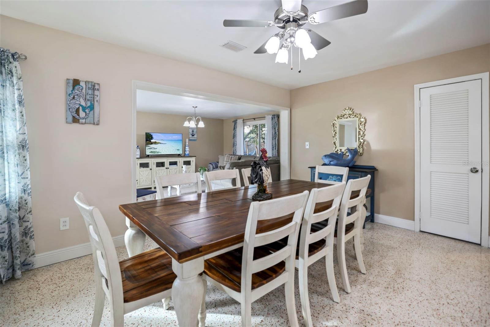 Image 12 of 80 For 560 Baywood Drive S