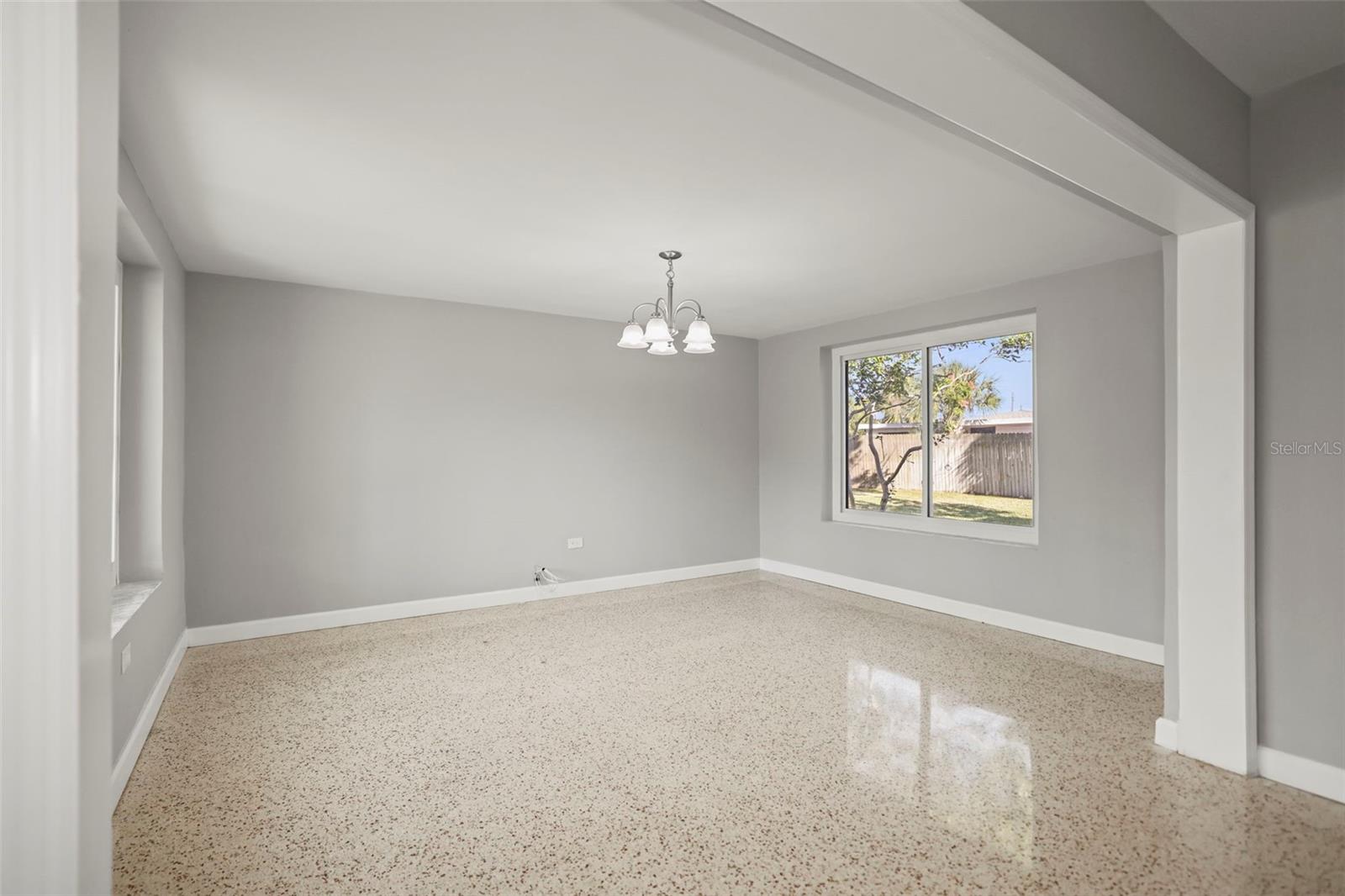 Image 13 of 80 For 560 Baywood Drive S