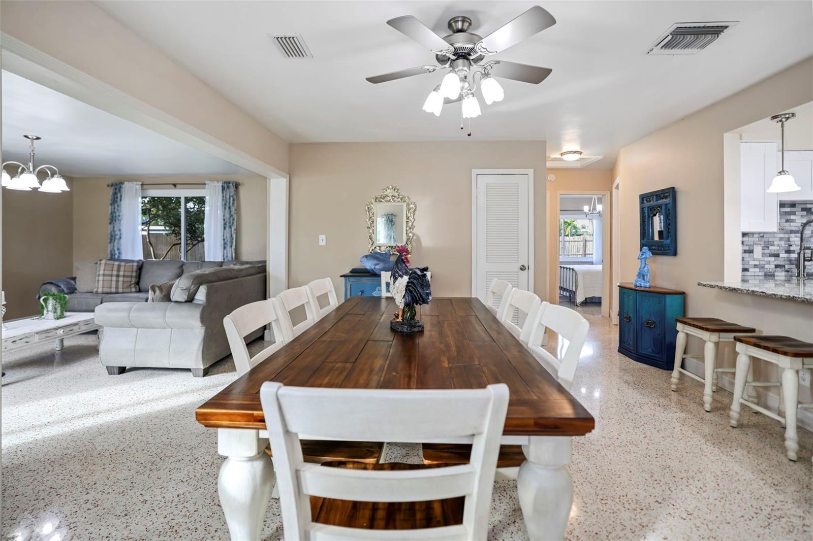 Image 14 of 80 For 560 Baywood Drive S