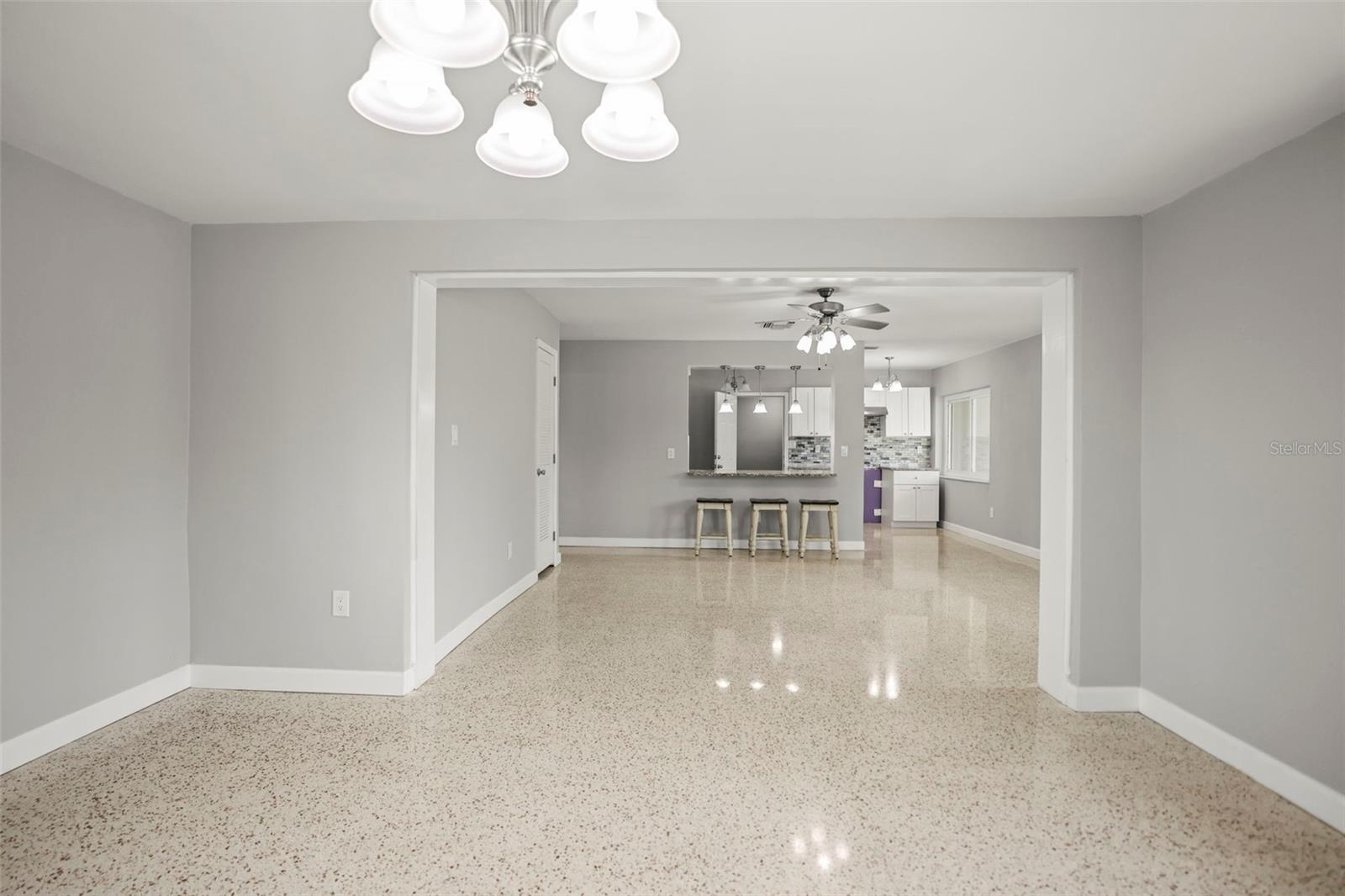 Image 17 of 80 For 560 Baywood Drive S