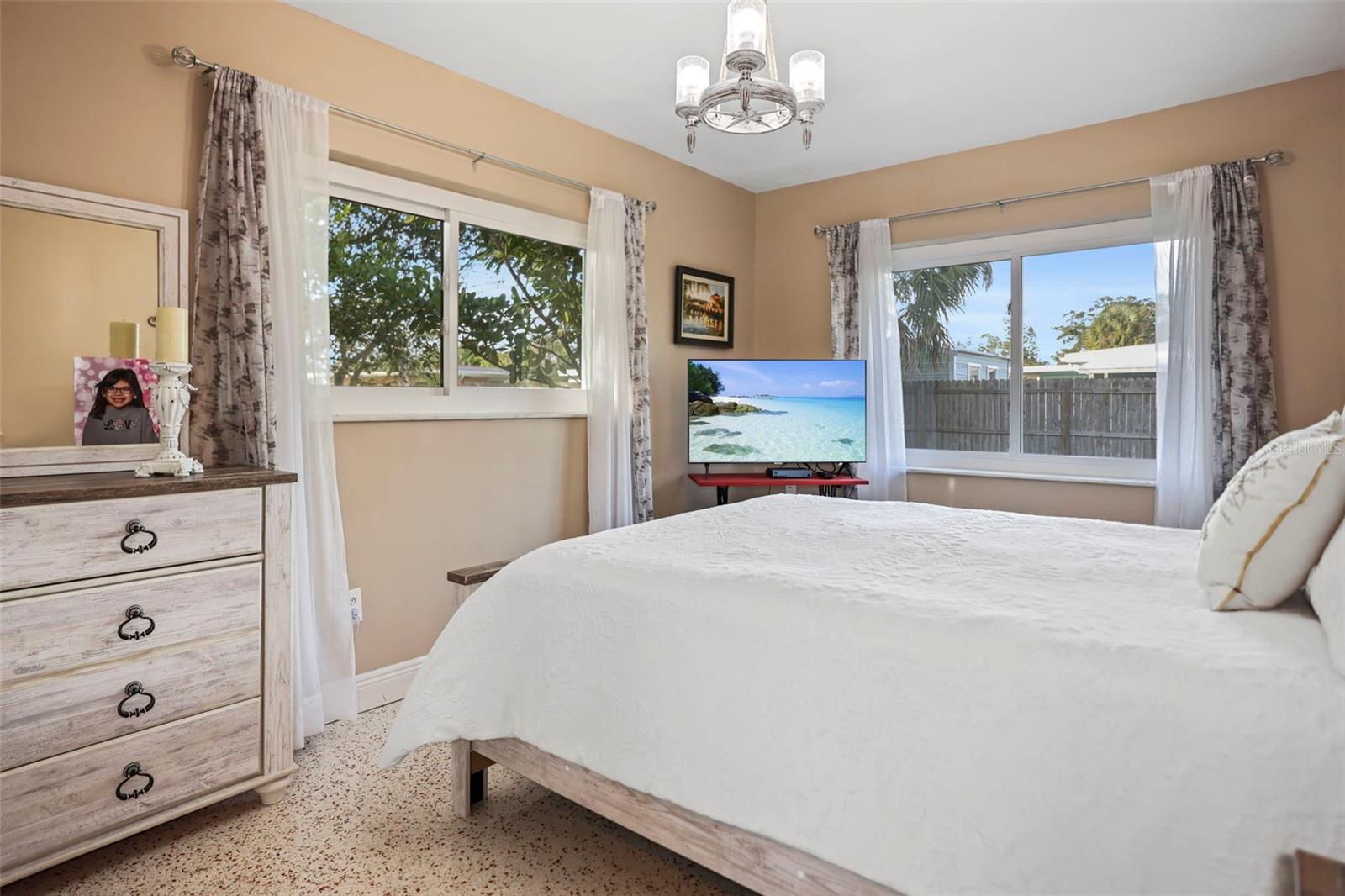 Image 33 of 80 For 560 Baywood Drive S