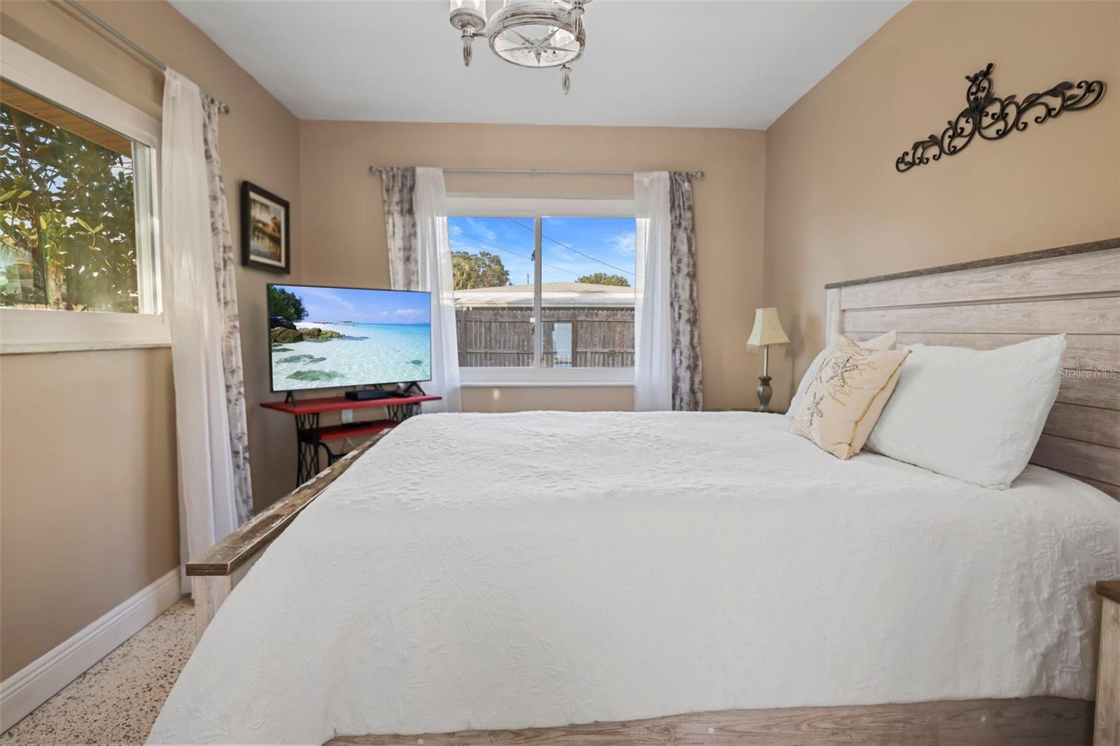 Image 34 of 80 For 560 Baywood Drive S