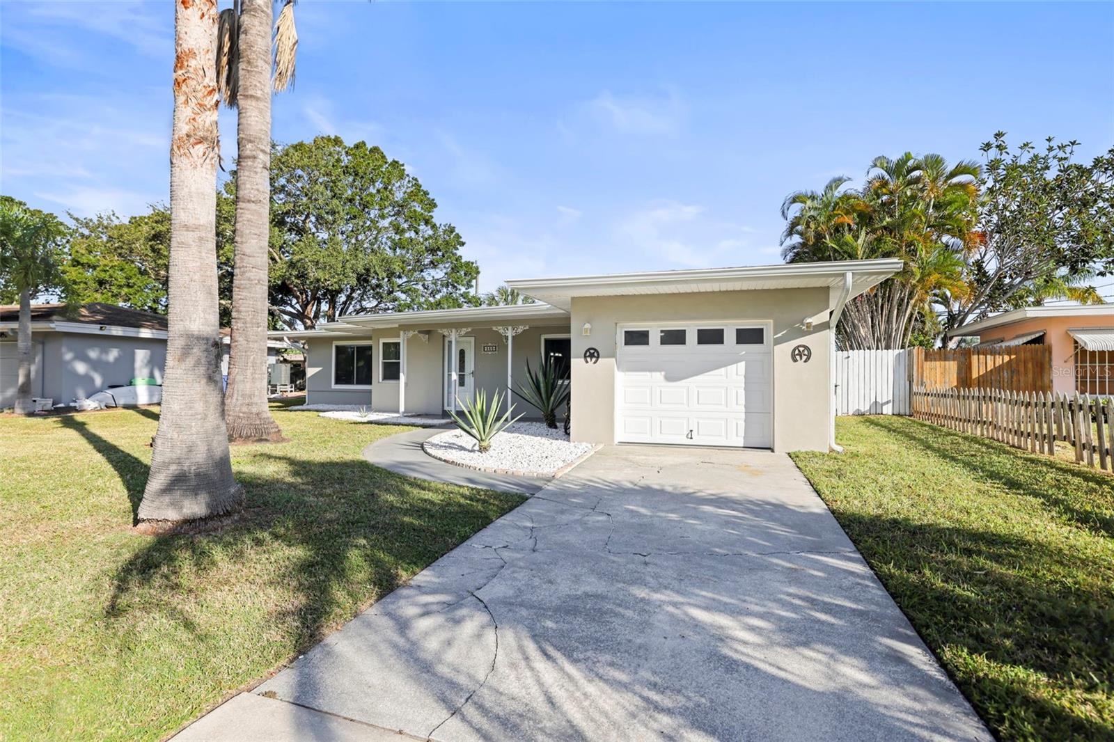 Image 37 of 80 For 560 Baywood Drive S