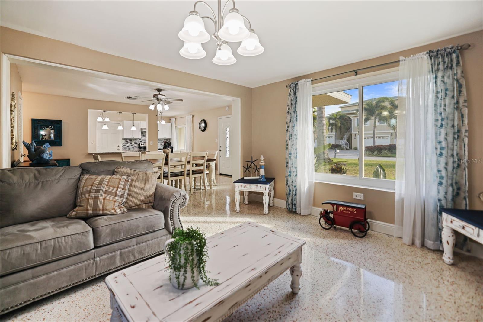 Image 6 of 80 For 560 Baywood Drive S