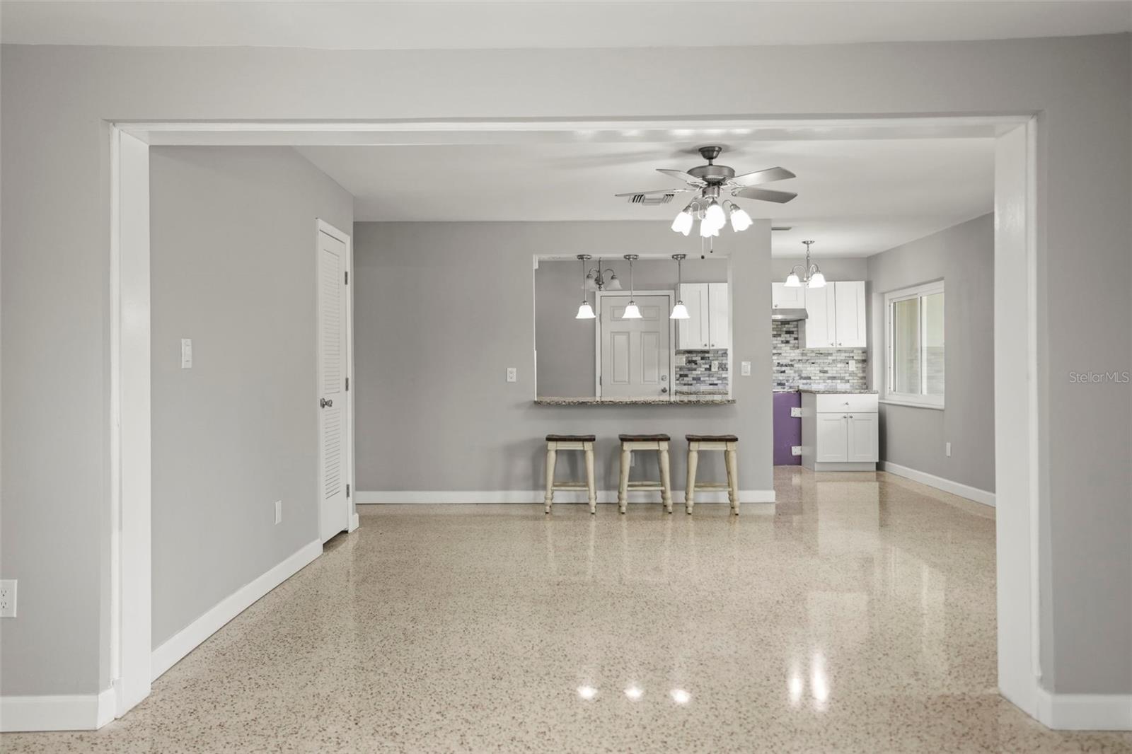 Image 9 of 80 For 560 Baywood Drive S