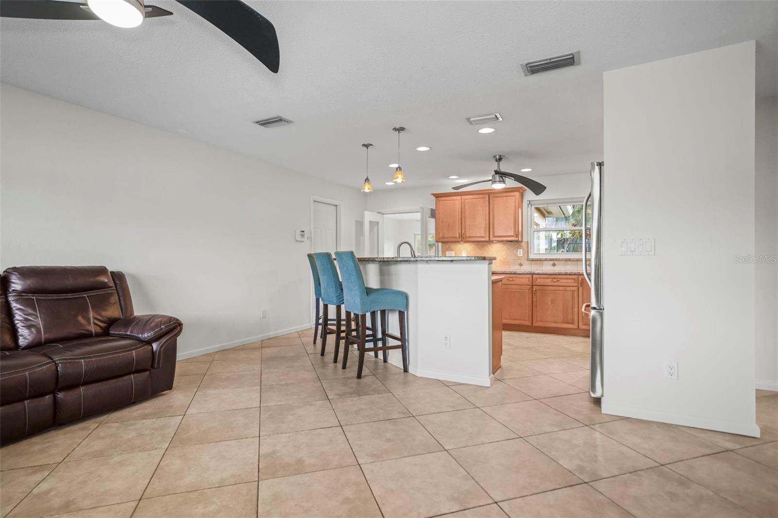 Image 10 of 40 For 1215 Lazy Lake Road E