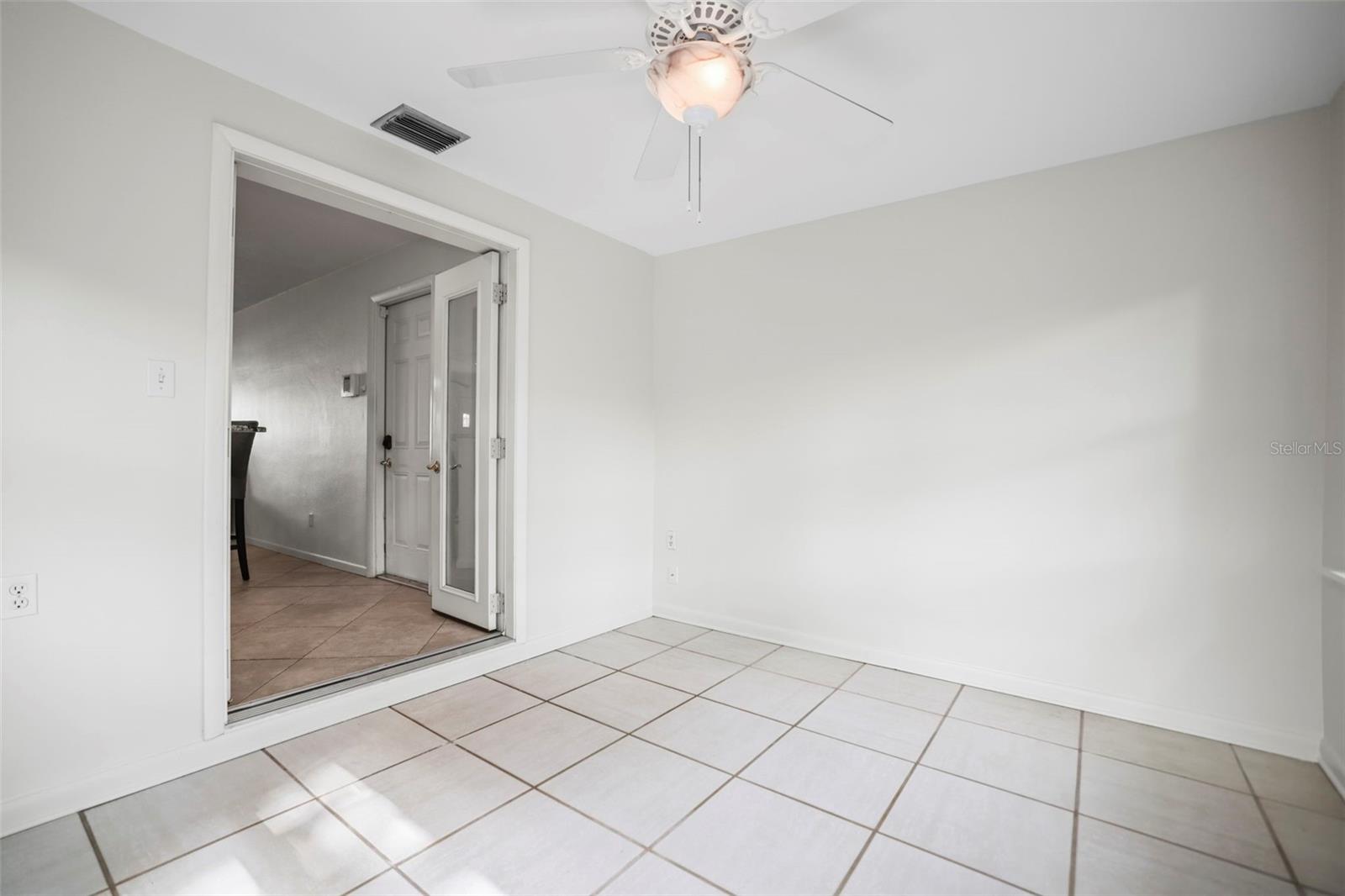 Image 13 of 40 For 1215 Lazy Lake Road E