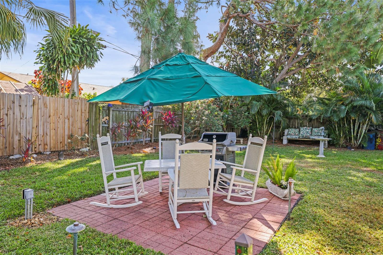 Image 16 of 40 For 1215 Lazy Lake Road E