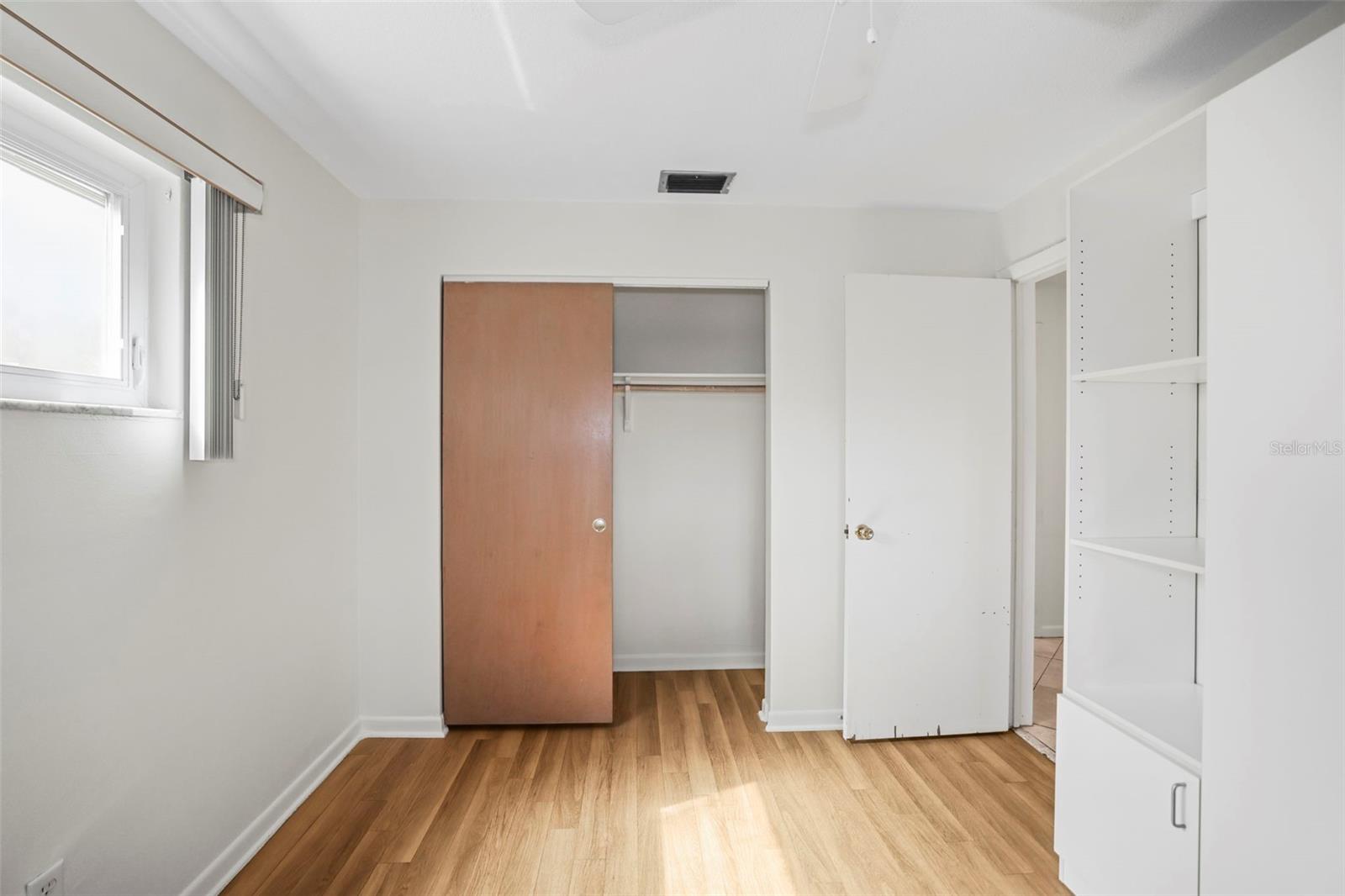 Image 24 of 40 For 1215 Lazy Lake Road E