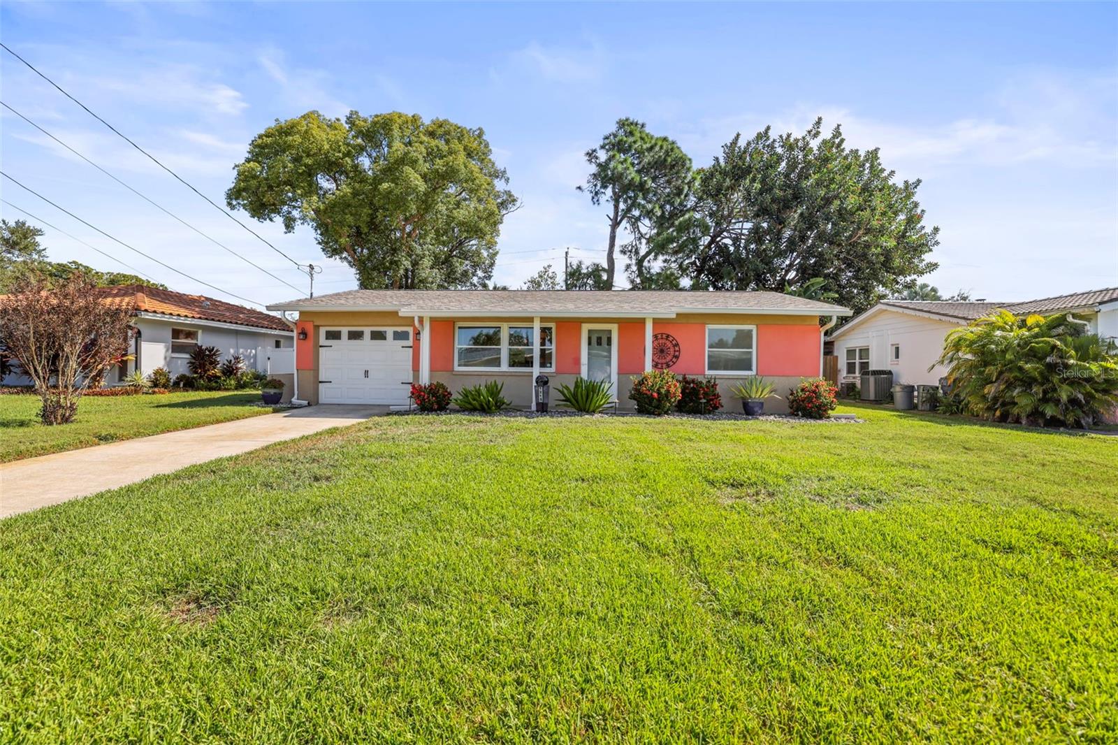 Image 31 of 40 For 1215 Lazy Lake Road E