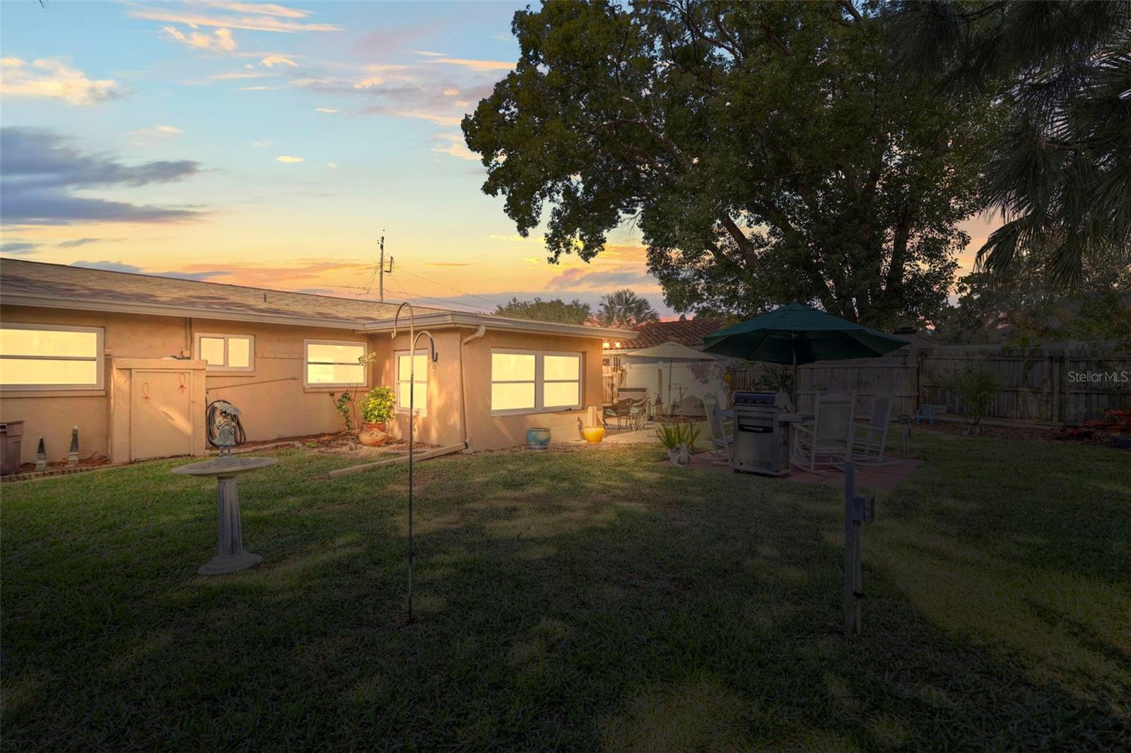 Image 33 of 40 For 1215 Lazy Lake Road E