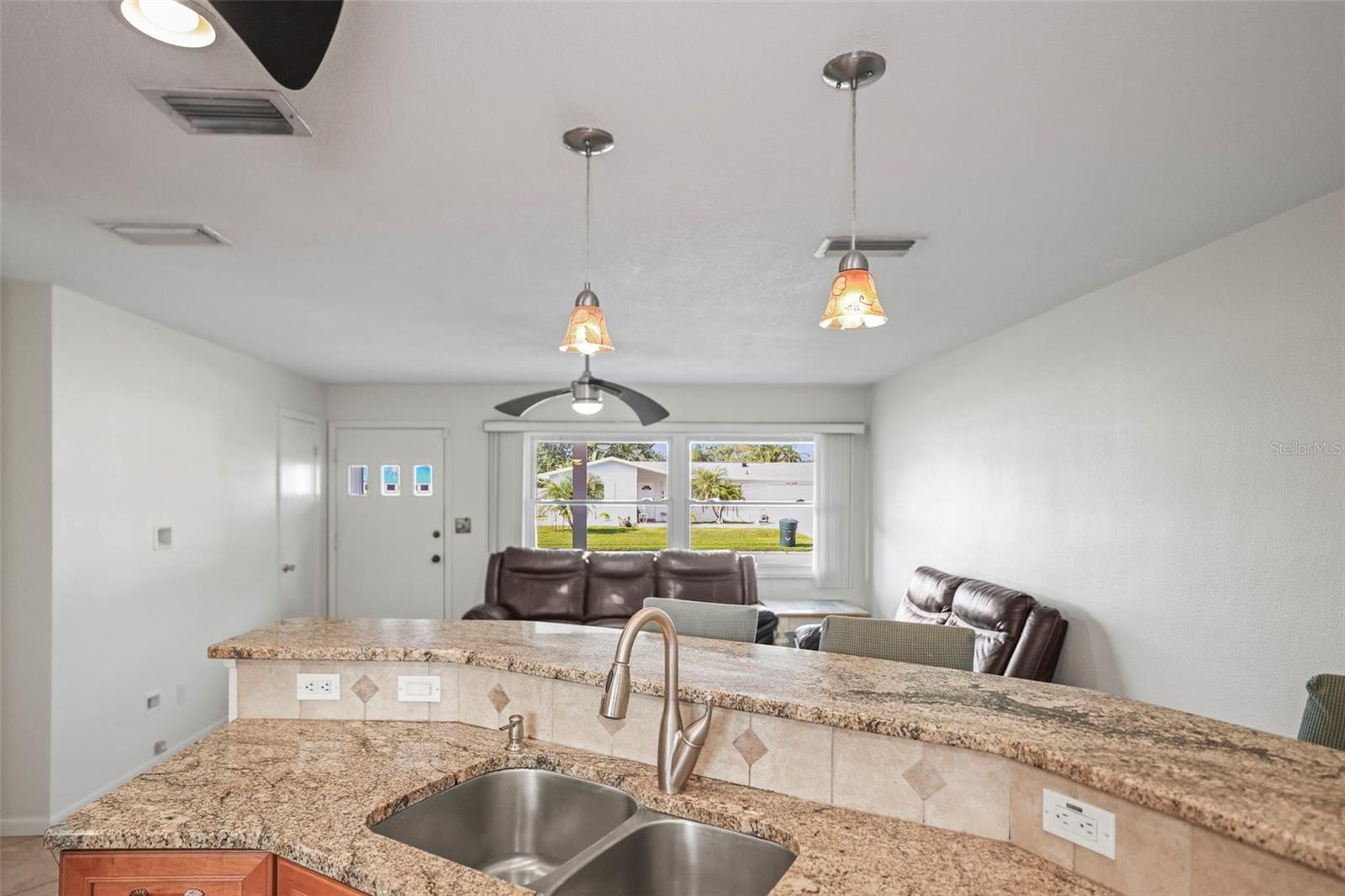 Image 6 of 40 For 1215 Lazy Lake Road E