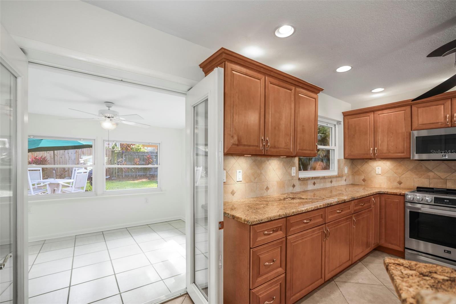 Image 7 of 40 For 1215 Lazy Lake Road E