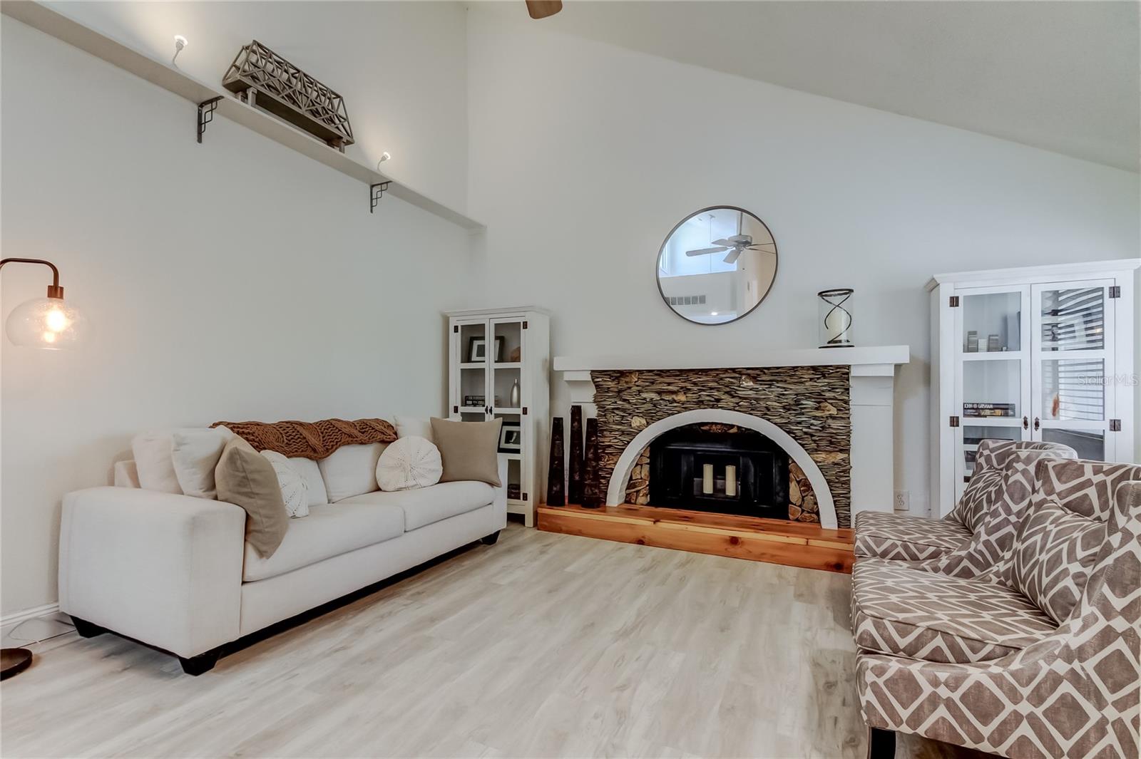 Image 11 of 67 For 12625 Shell Point Drive